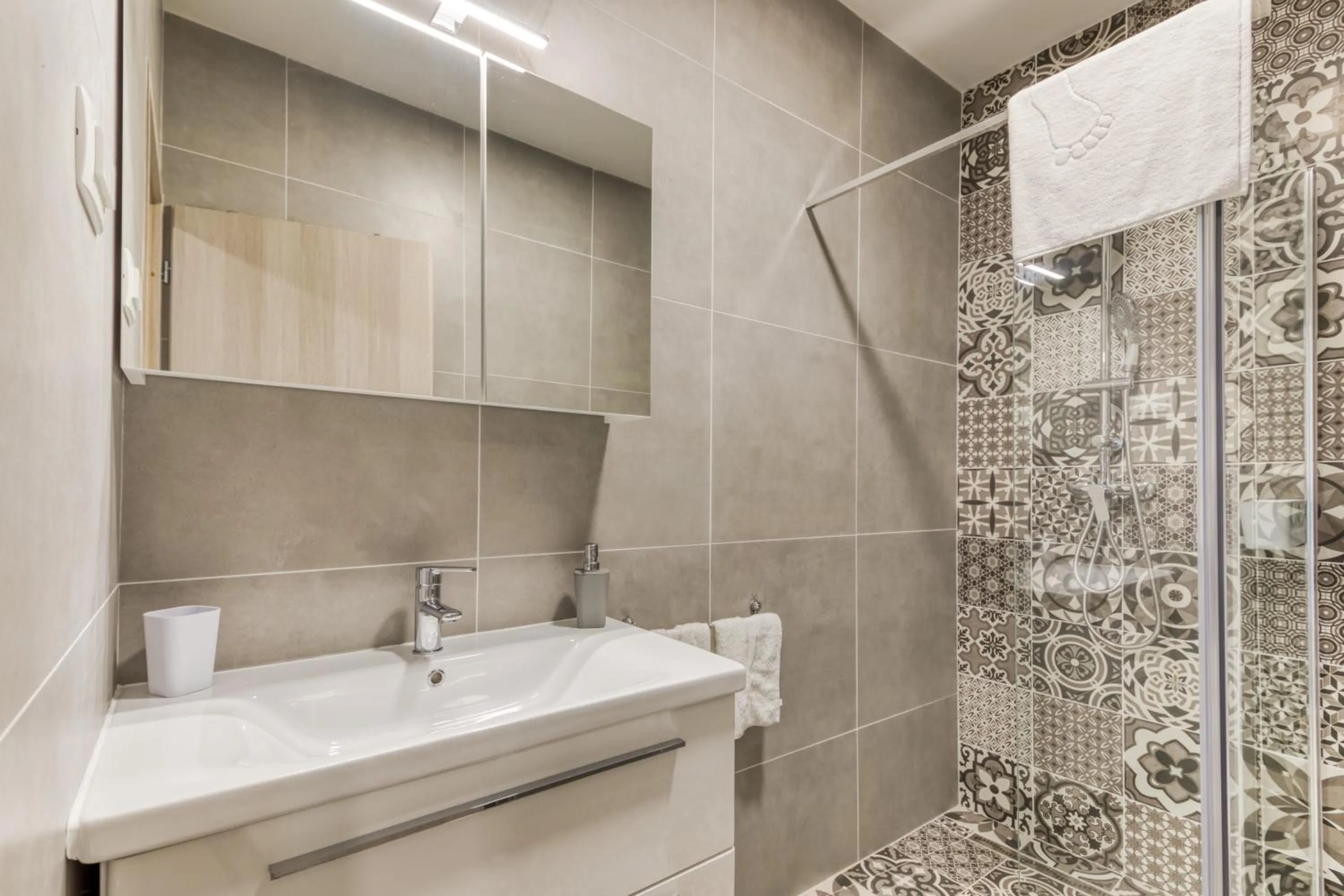 Shower in Apartmani Leptir