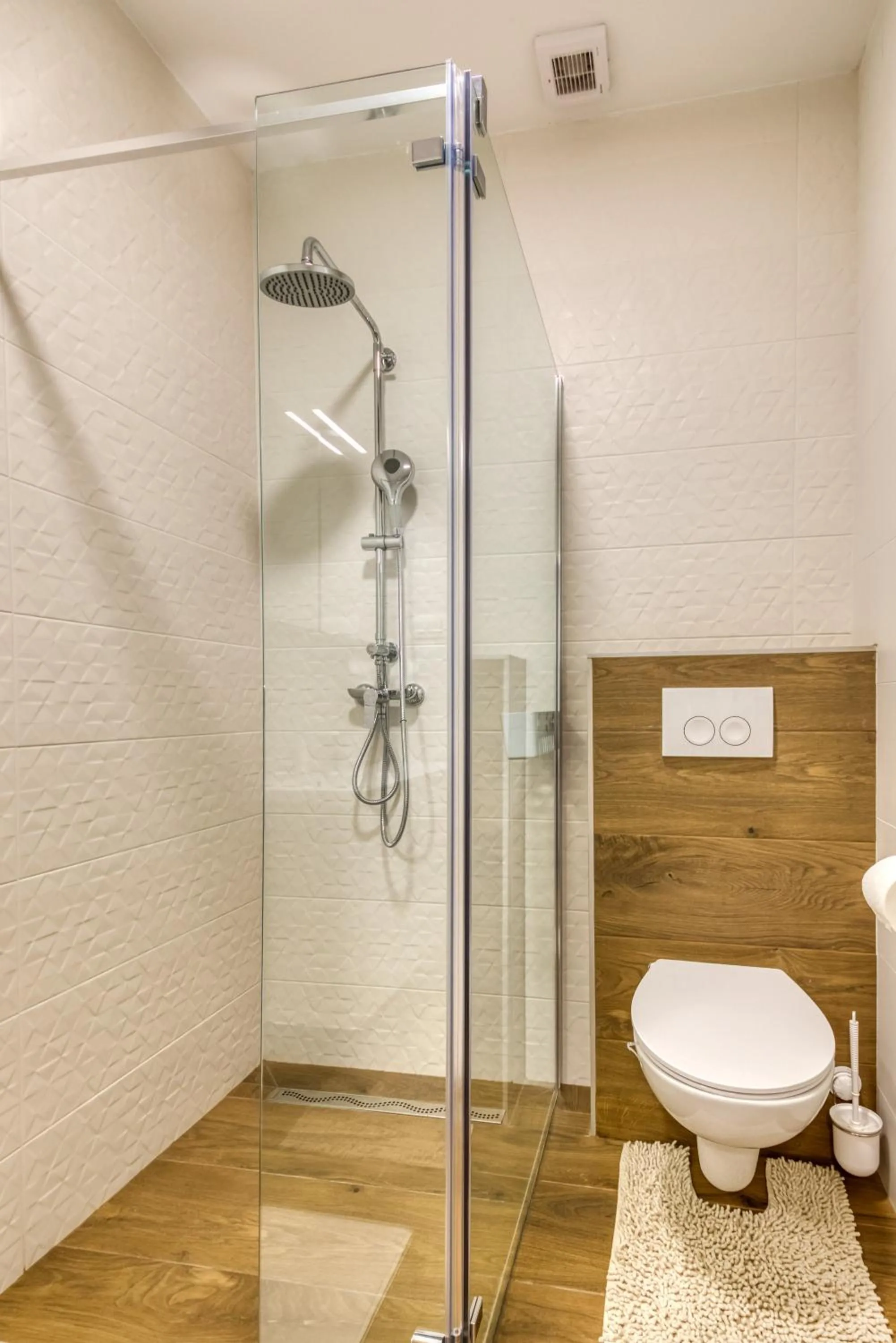Shower in Apartmani Leptir