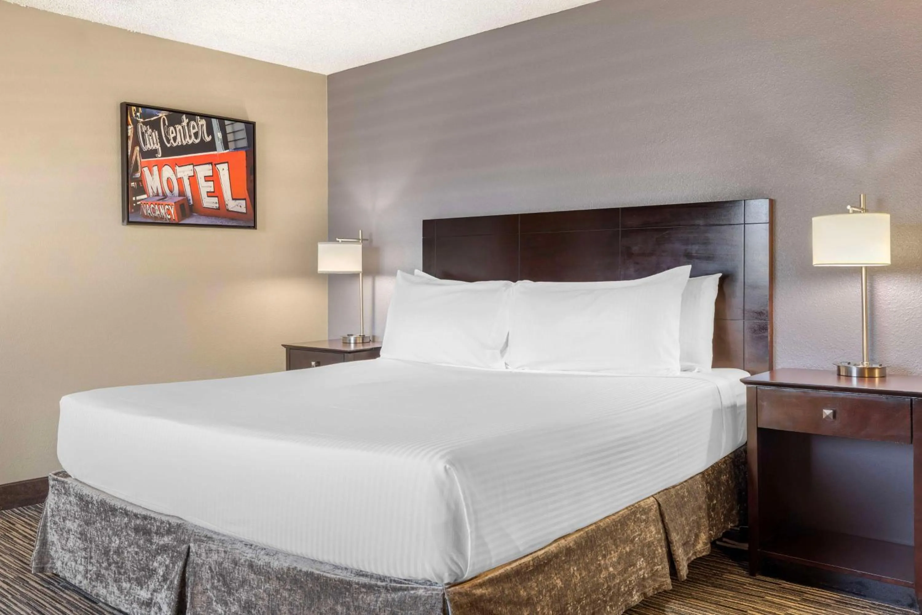 Photo of the whole room, Bed in Best Western McCarran Inn