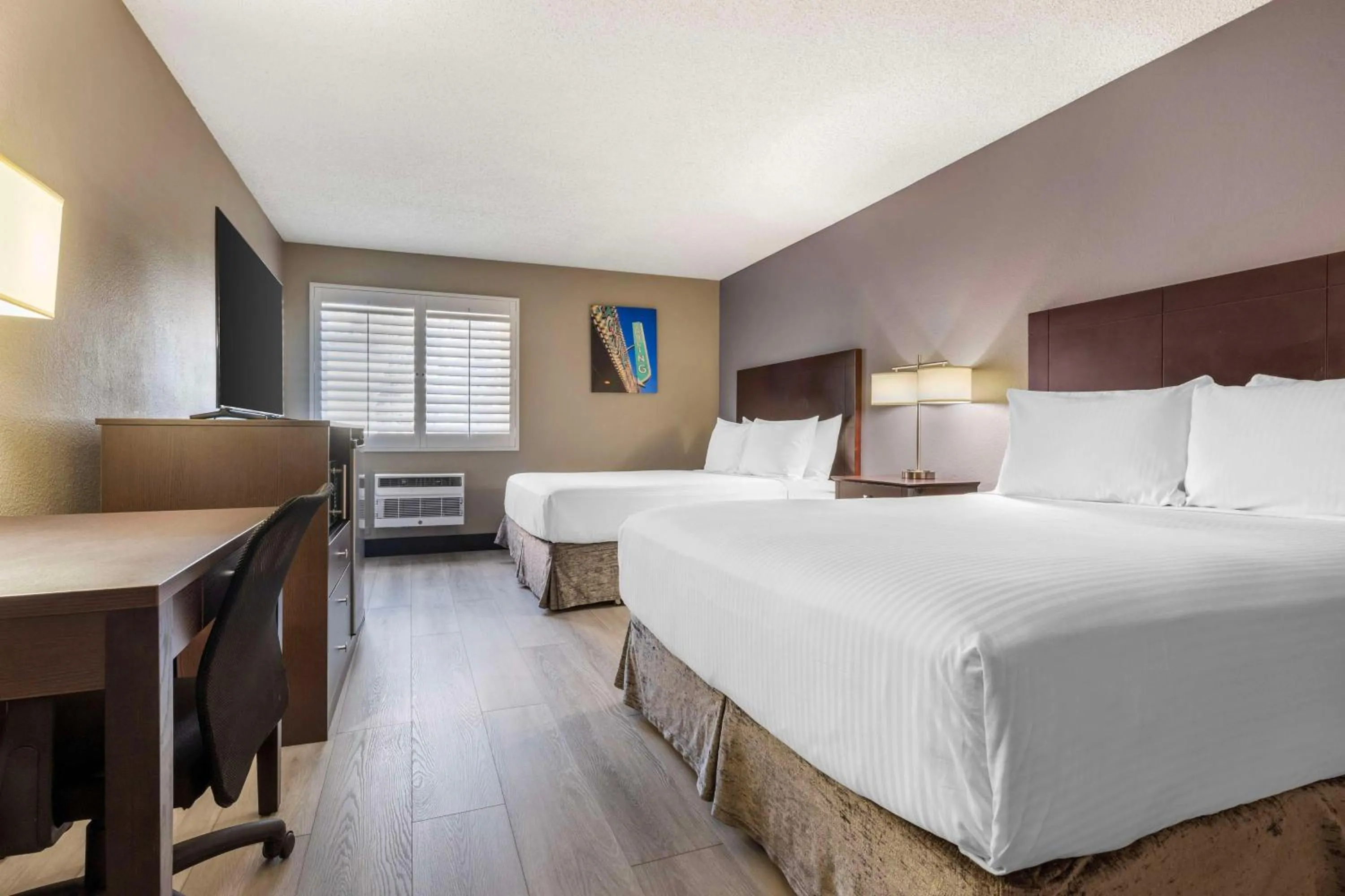 Bedroom, Bed in Best Western McCarran Inn