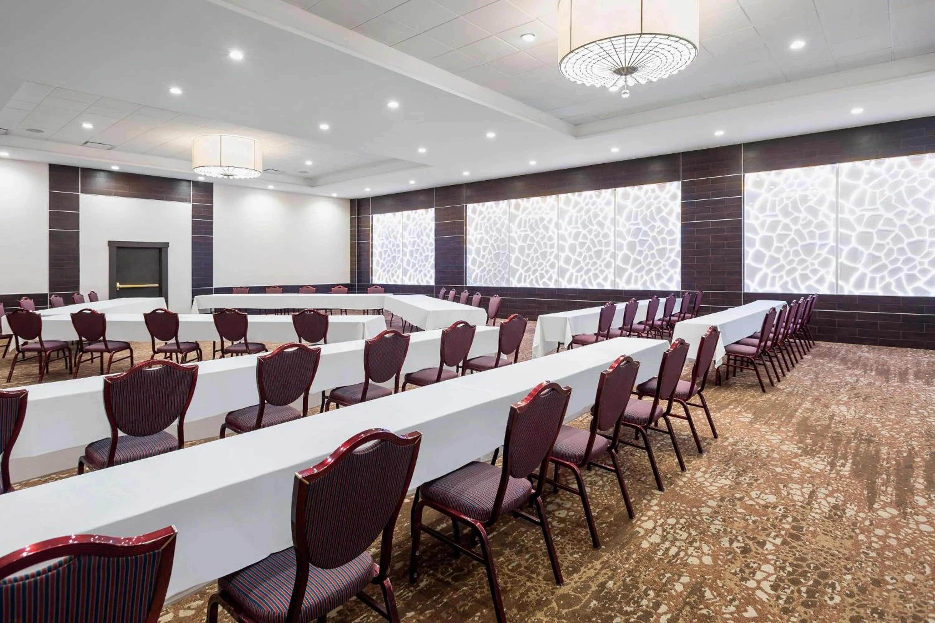 Meeting/conference room in Four Points by Sheraton Chicago O'Hare