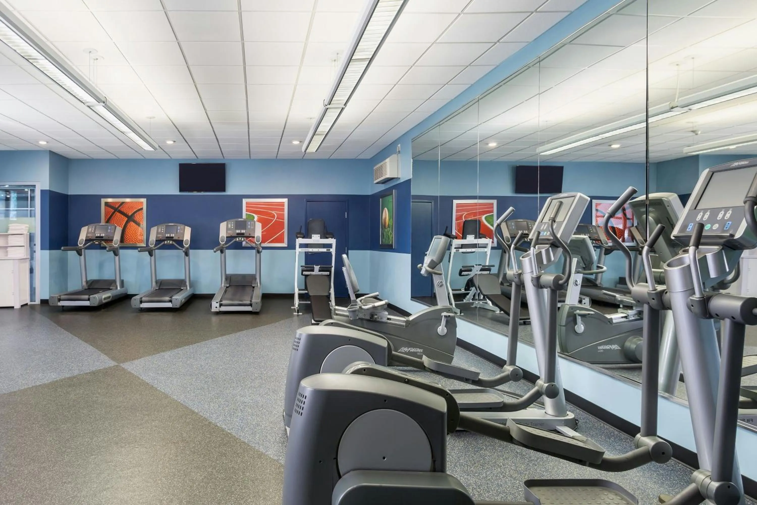 Fitness centre/facilities in Four Points by Sheraton Chicago O'Hare
