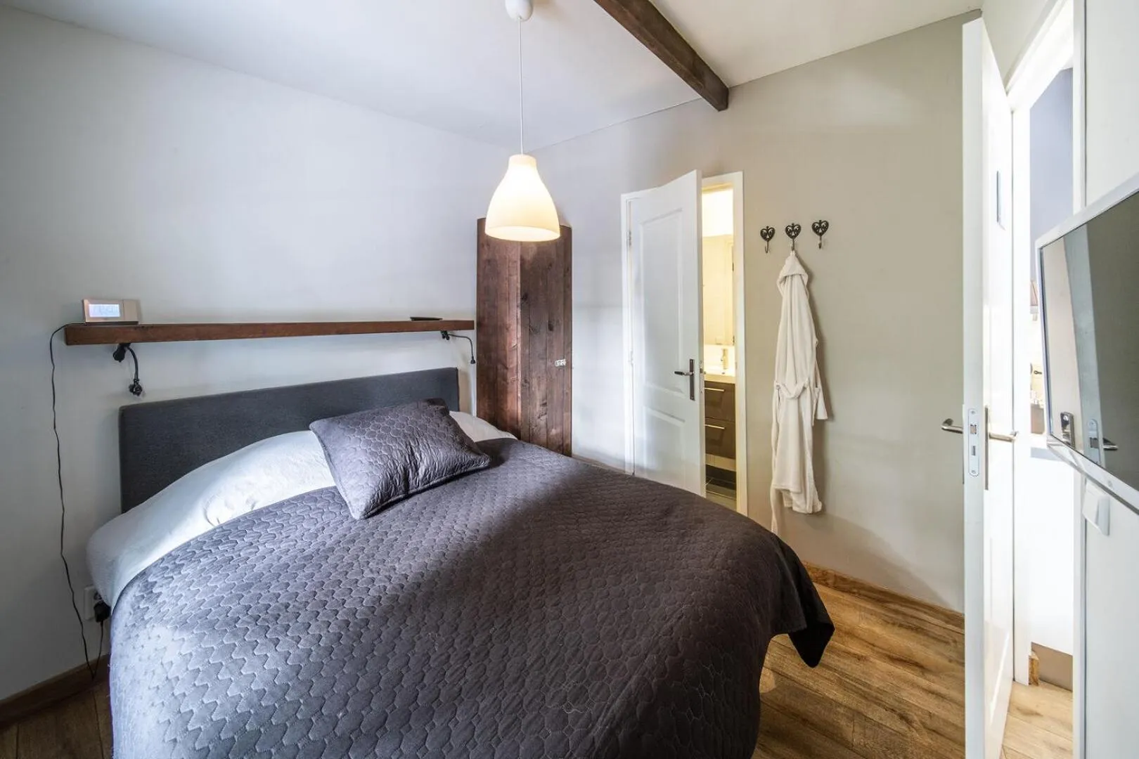 Bed in Hush Bed & Breakfast