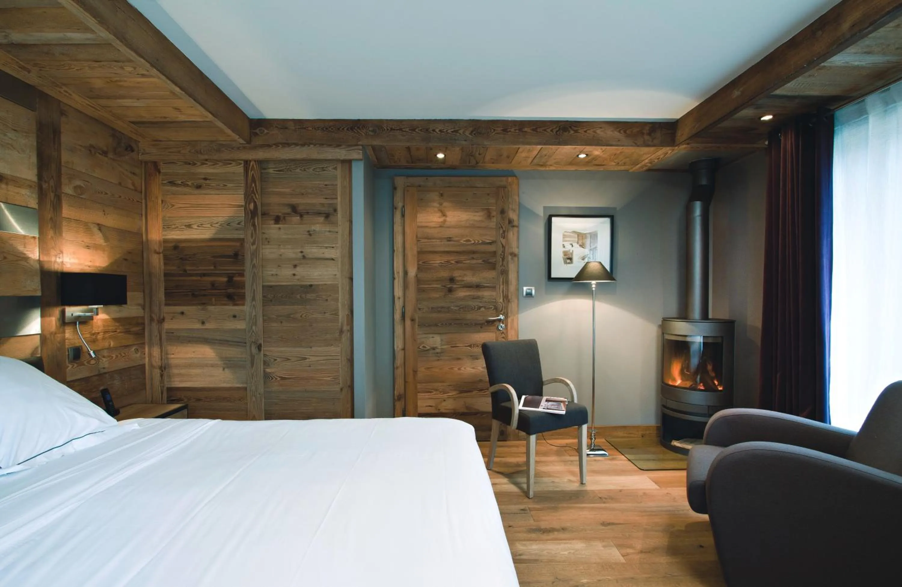 Photo of the whole room, Bed in Chalet-Hôtel La Marmotte, La Tapiaz & SPA, The Originals Relais