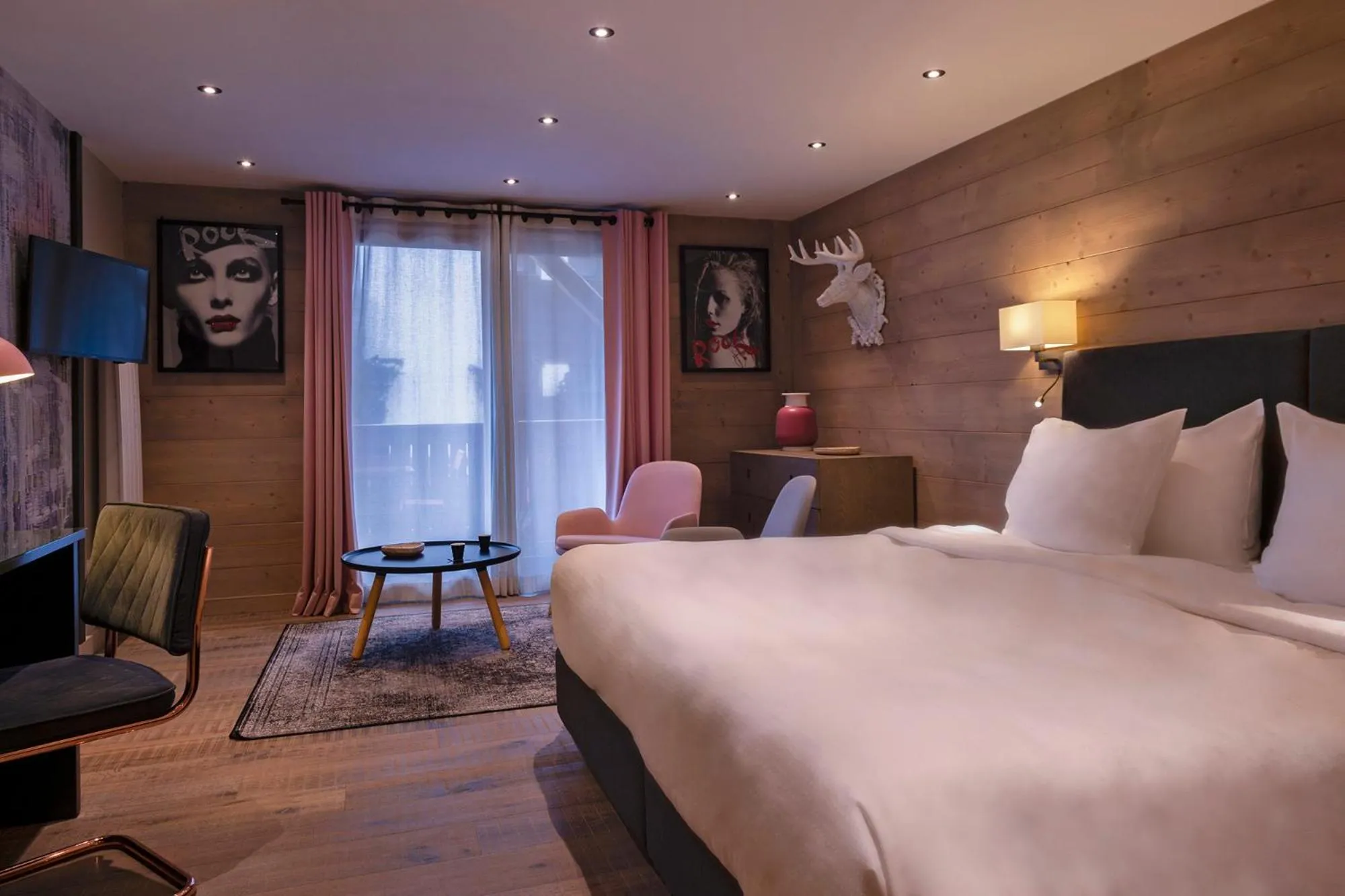 Photo of the whole room, Bed in Chalet-Hôtel La Marmotte, La Tapiaz & SPA, The Originals Relais