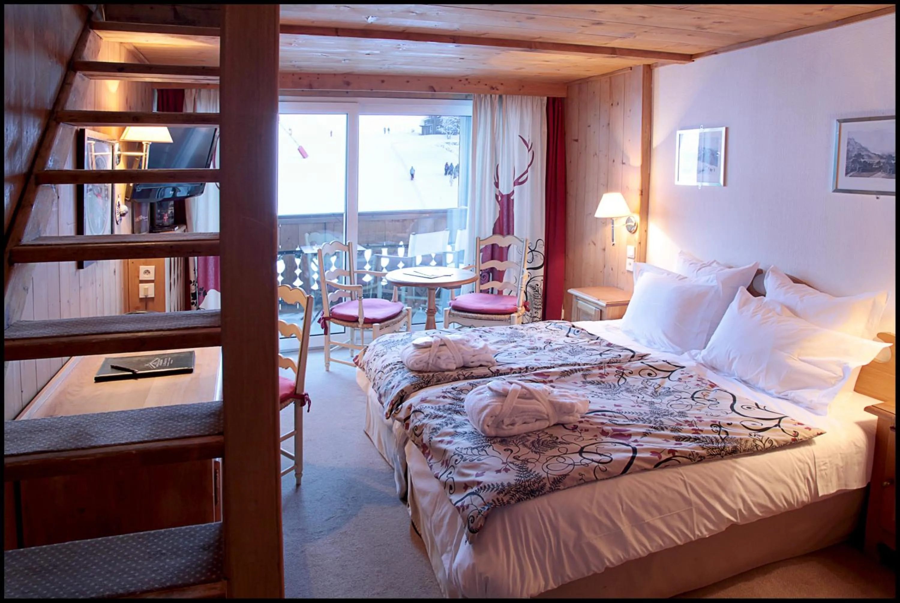 Photo of the whole room, Bed in Chalet-Hôtel La Marmotte, La Tapiaz & SPA, The Originals Relais