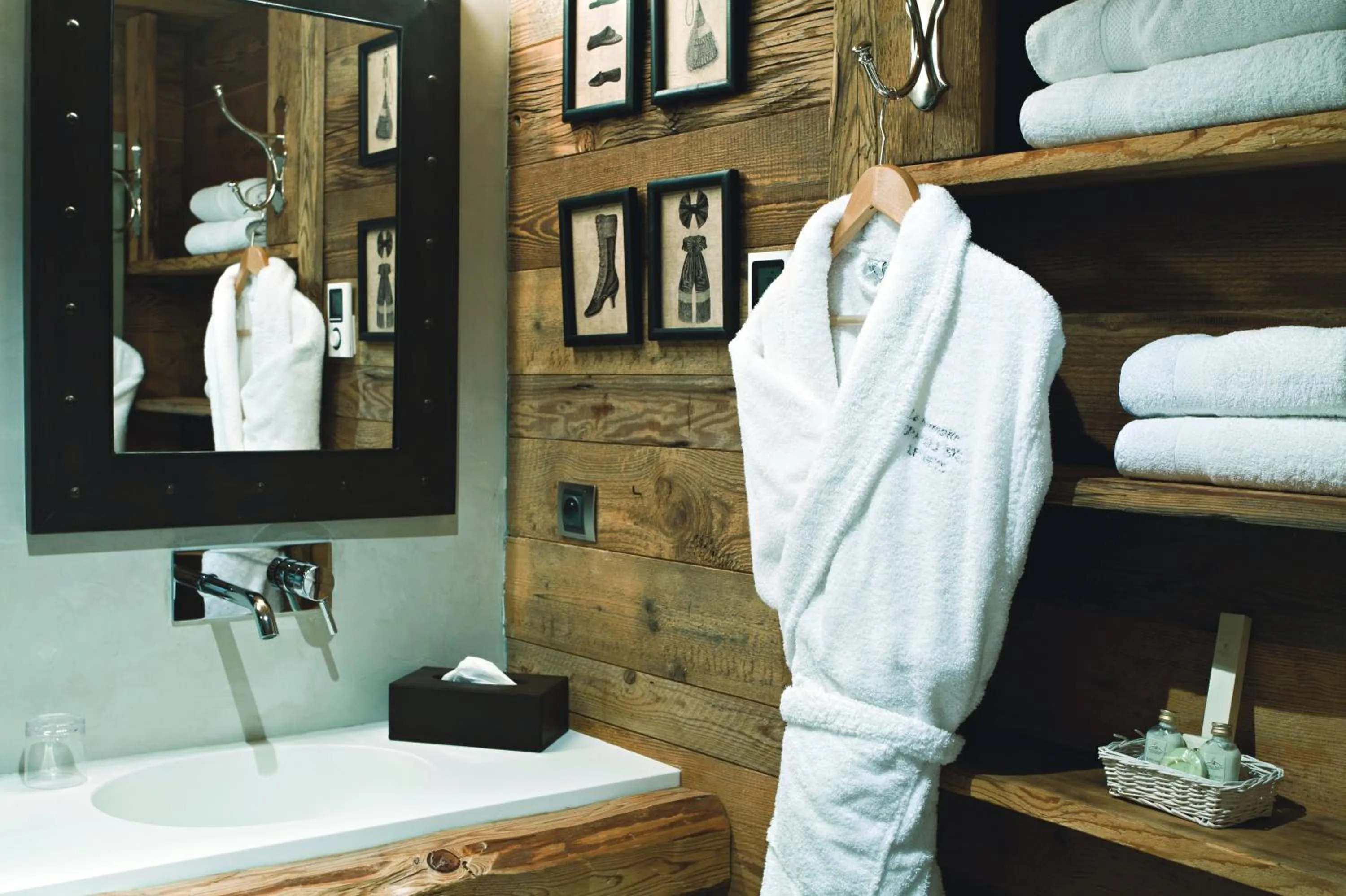 Spa and wellness centre/facilities in Chalet-Hôtel La Marmotte, La Tapiaz & SPA, The Originals Relais