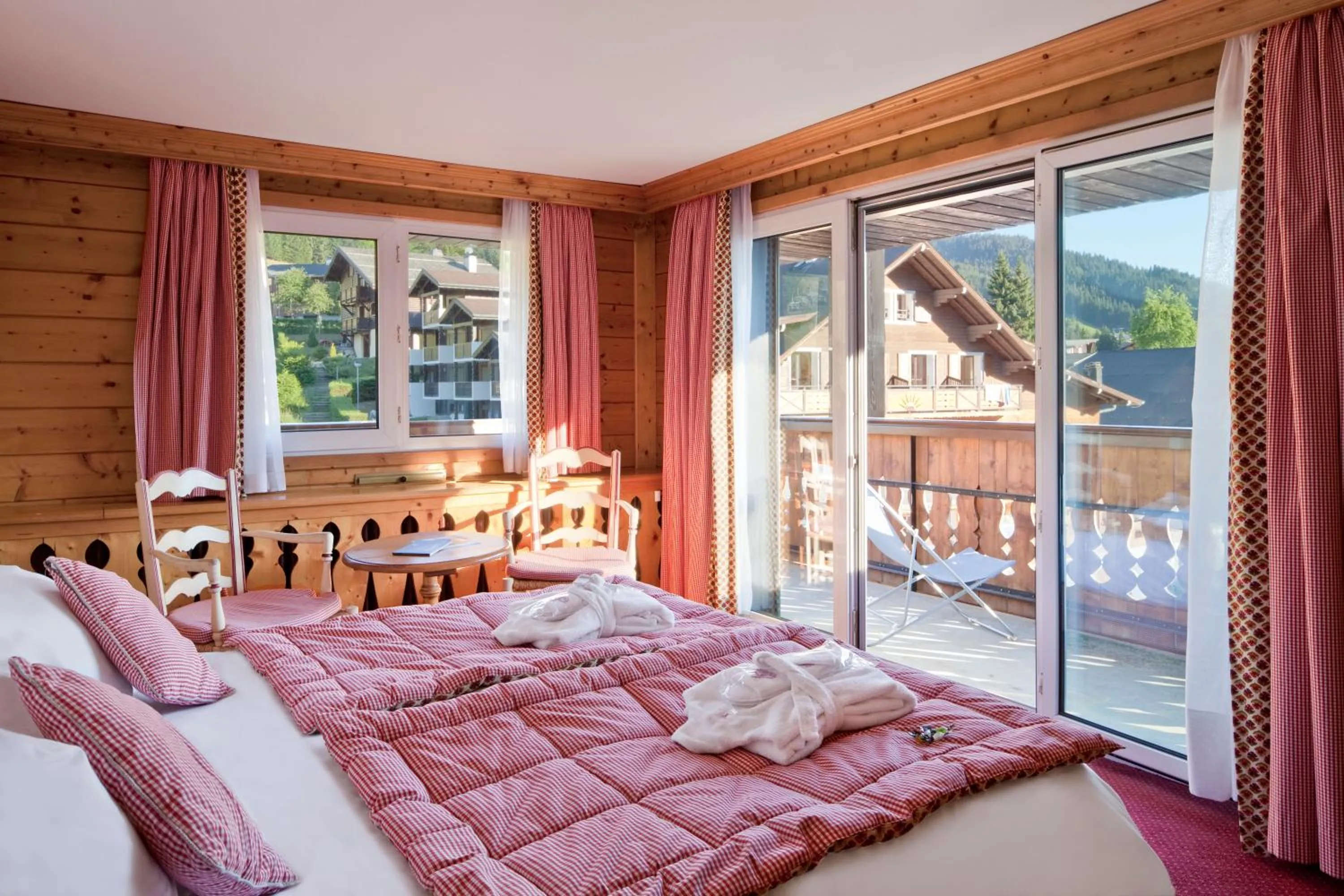 Bed in Chalet-Hôtel La Marmotte, La Tapiaz & SPA, The Originals Relais
