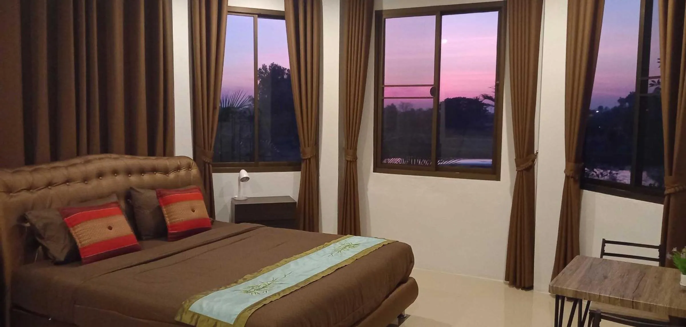 Sunset, Bed in Bua Daeng Homestay Resort