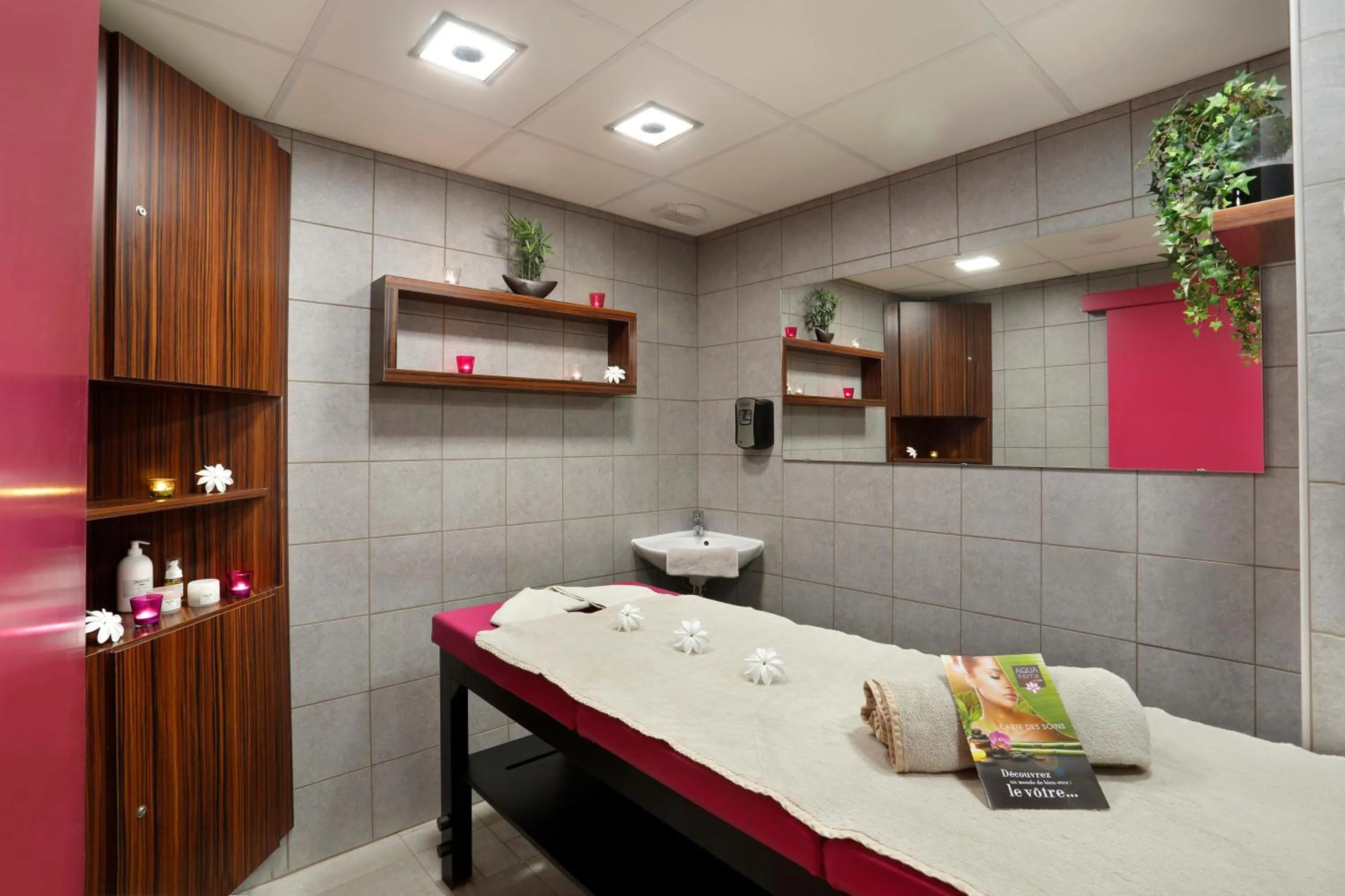 Massage, Bed in The Originals City, Hôtel Les Thermes de l'Avenue, Dax