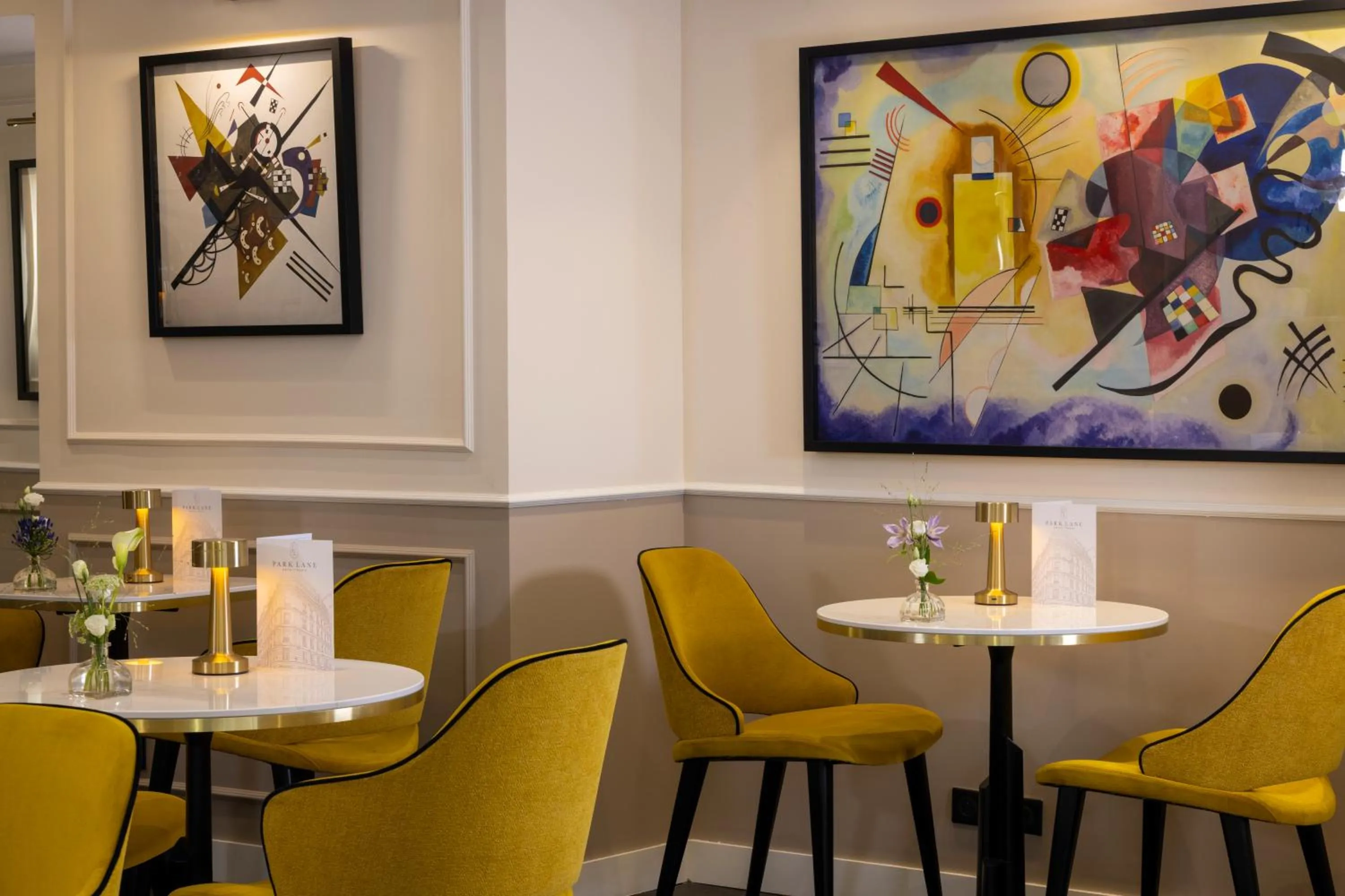 Lobby or reception in Hotel Park Lane Paris