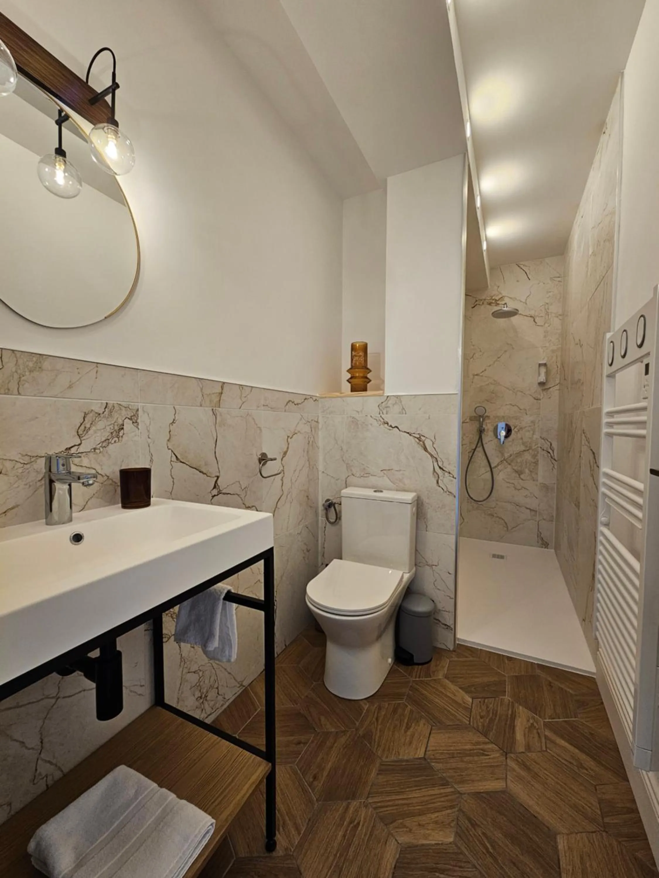 Shower in La Suite Gignac