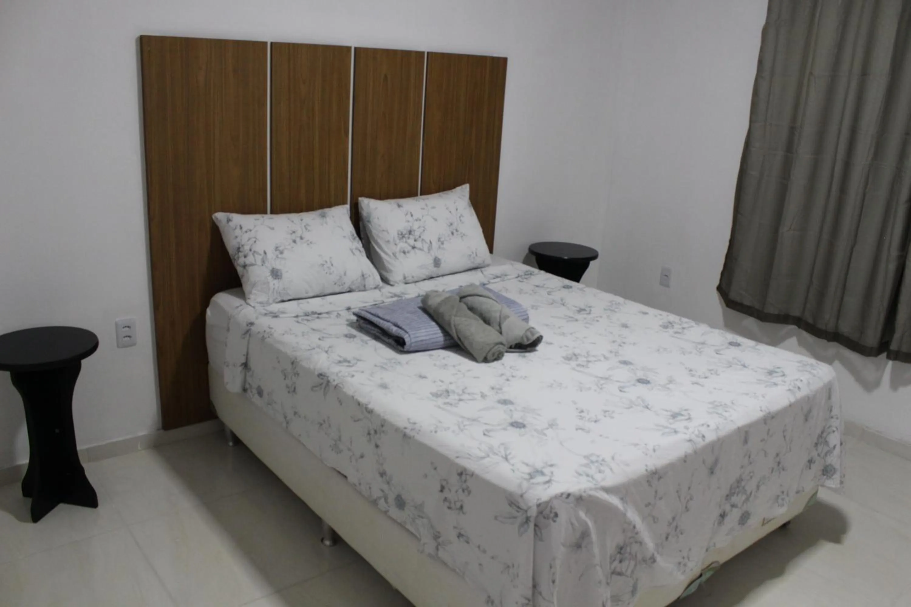 Bed in Hotel Jardim Tropical