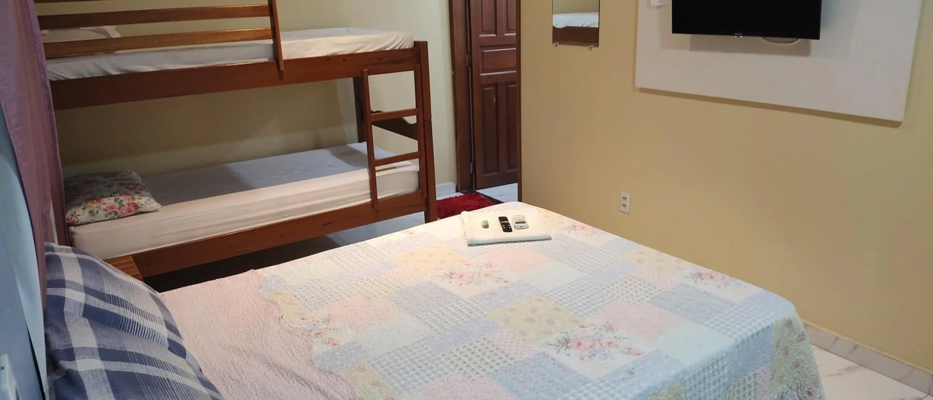 Bed in Hotel Jardim Tropical