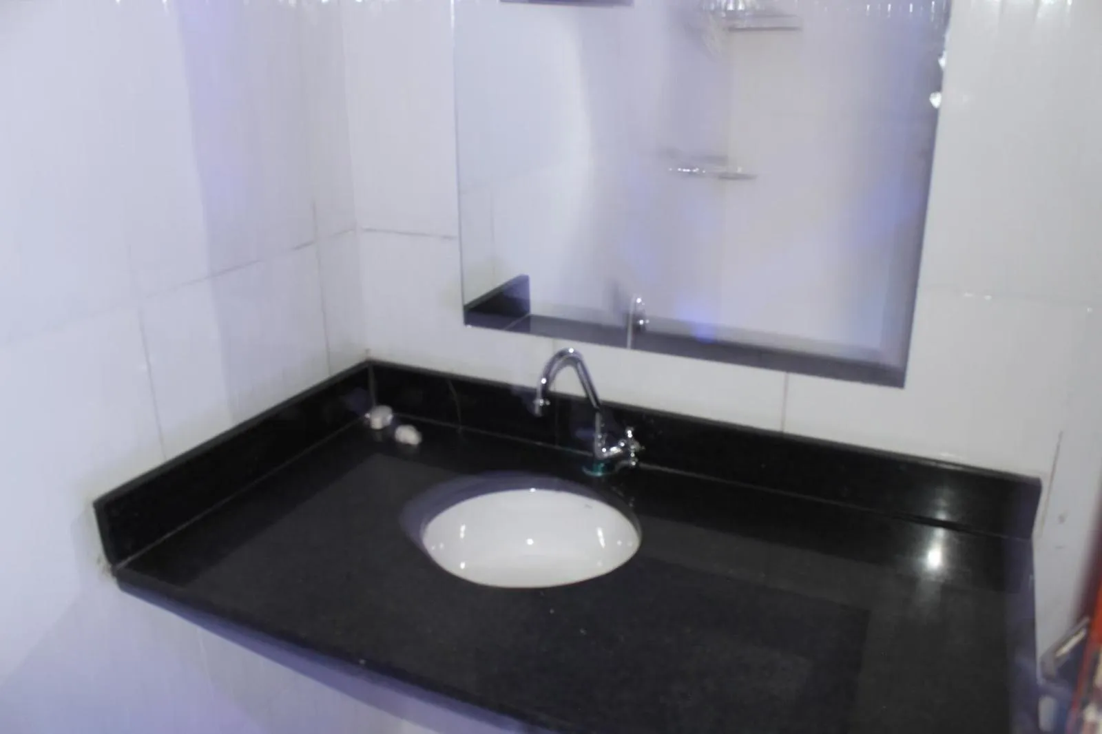 Bathroom in Hotel Jardim Tropical