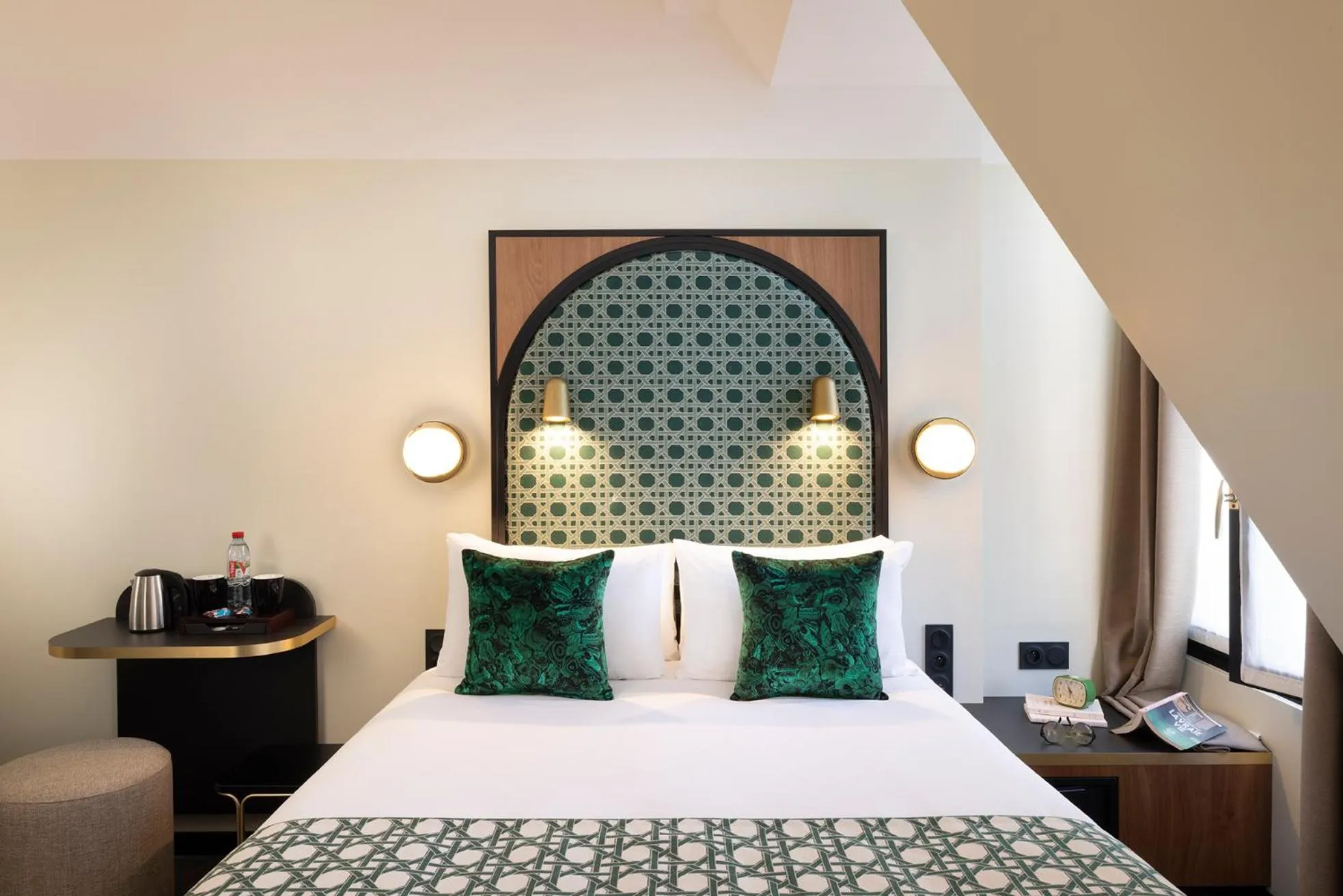 Bed in Avalon Cosy Hotel Paris