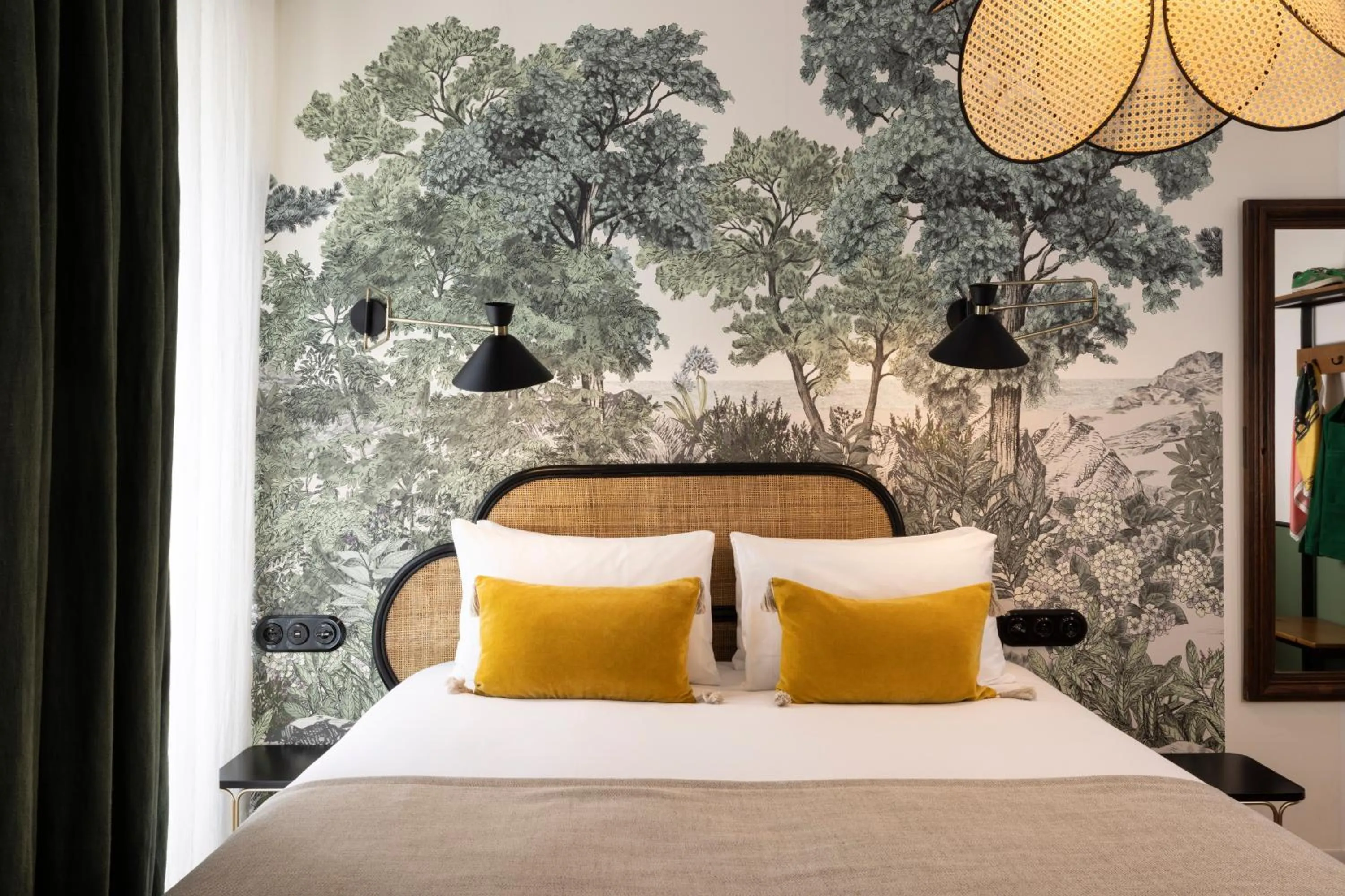 Photo of the whole room, Bed in Avalon Cosy Hotel Paris