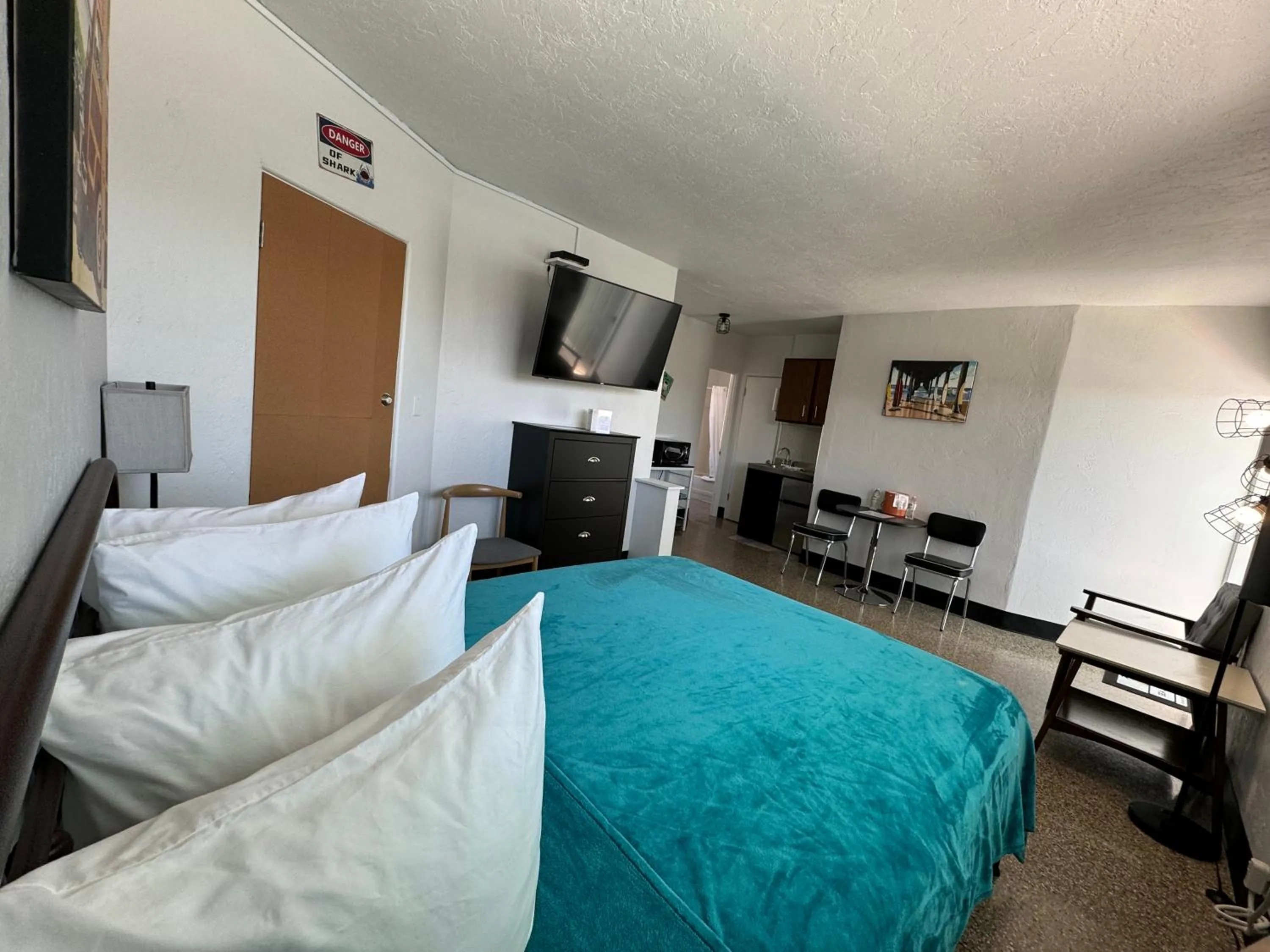 Photo of the whole room, Bed in Sea Jay Motel and Marina