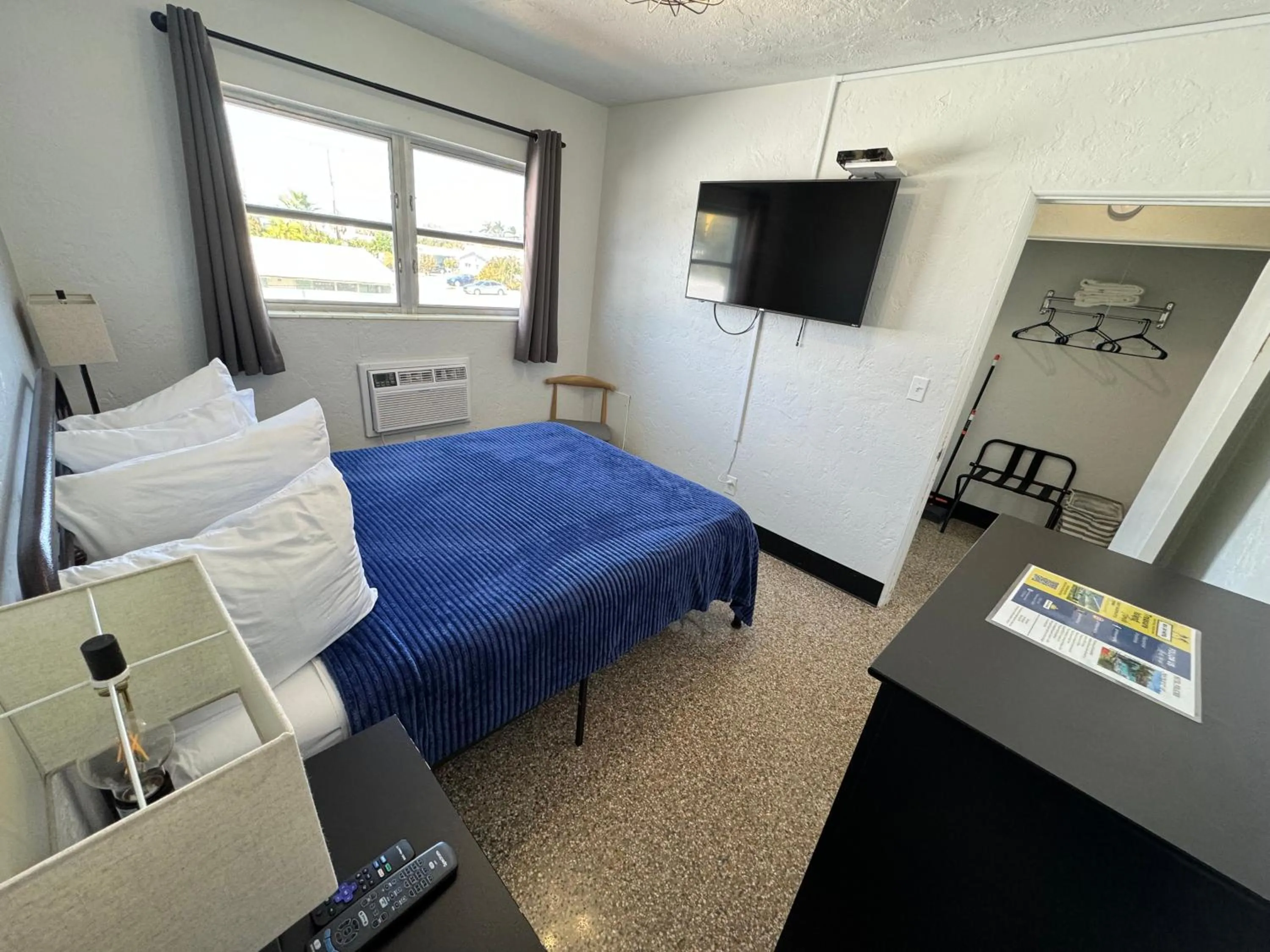 TV and multimedia, Bed in Sea Jay Motel and Marina