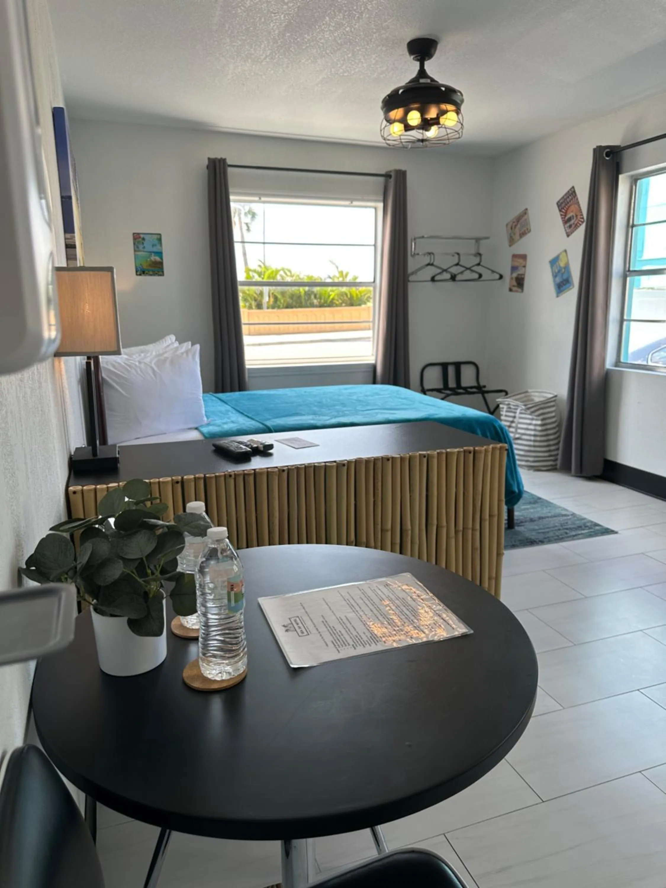 Bedroom, Bed in Sea Jay Motel and Marina