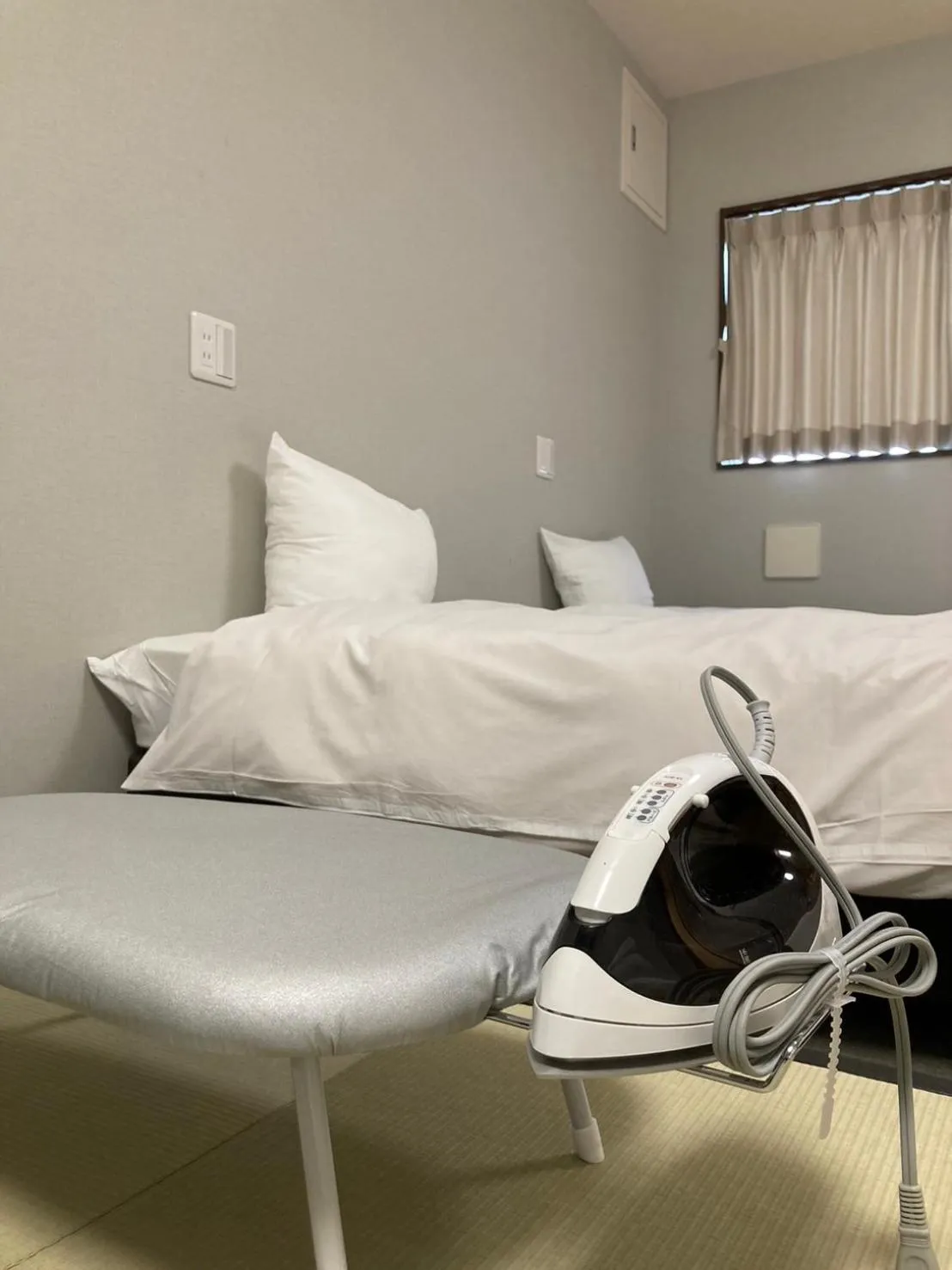 flat iron, Bed in KYU KYU HOTEL