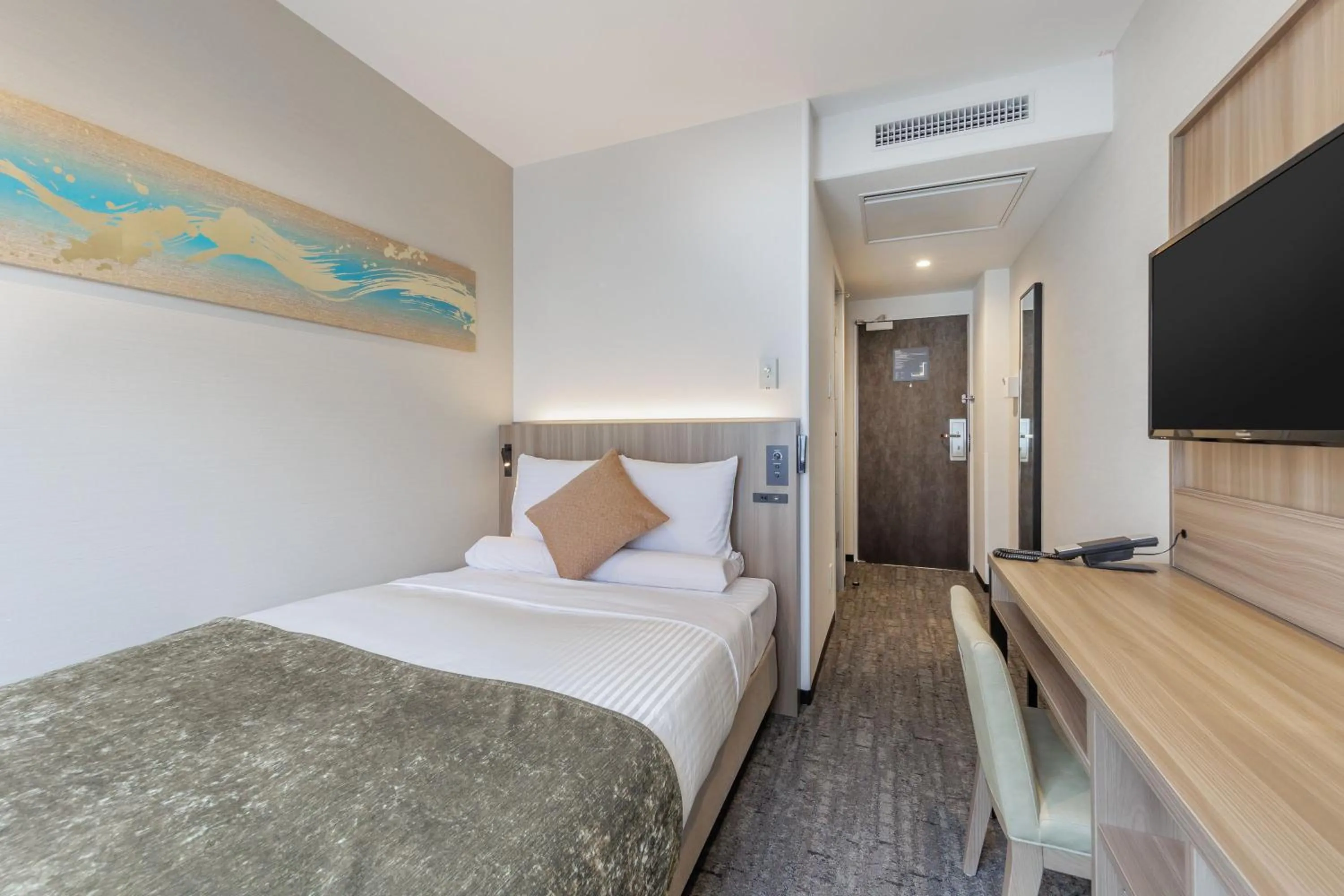 Photo of the whole room, Bed in HOTEL MYSTAYS Kanazawa Katamachi