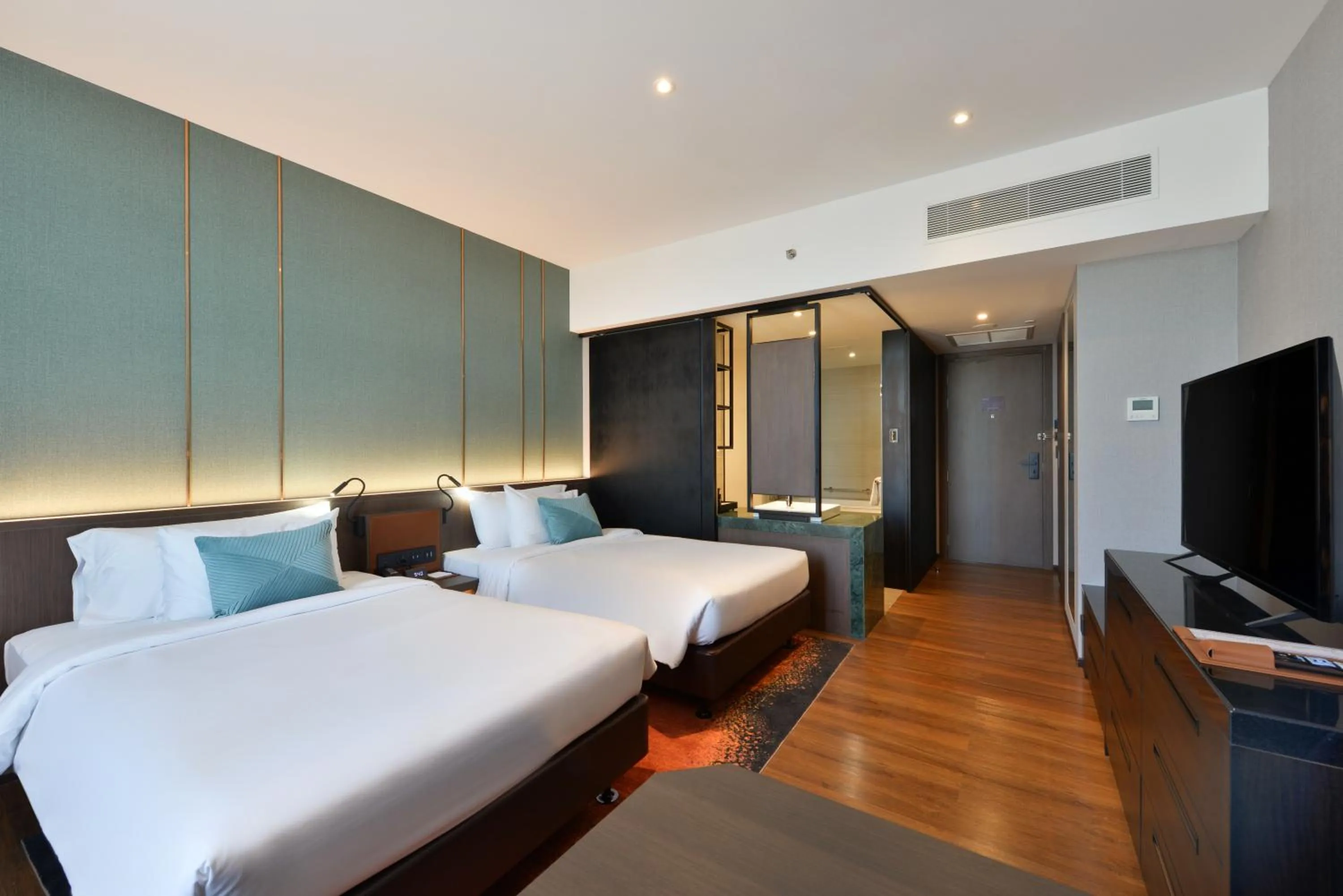 Bed in Hotel Nikko Amata City Chonburi