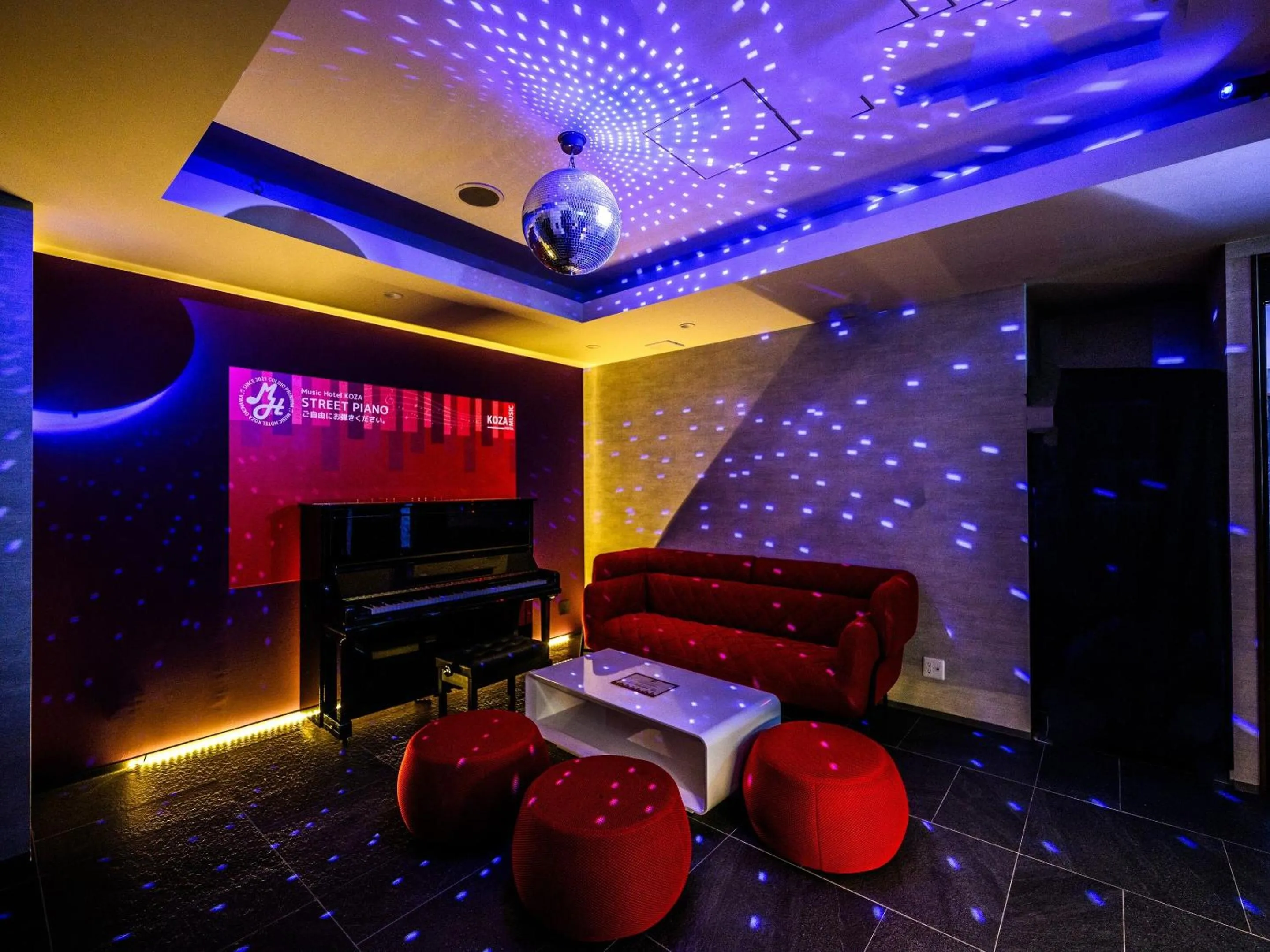 Lobby or reception in Music Hotel Koza by Coldio Premium