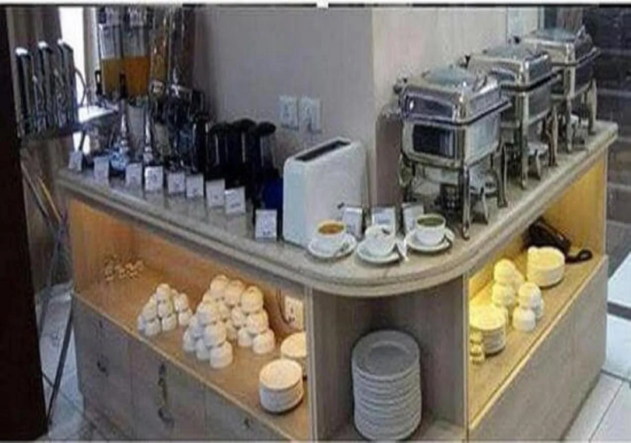 Restaurant/places to eat in Glory Villa