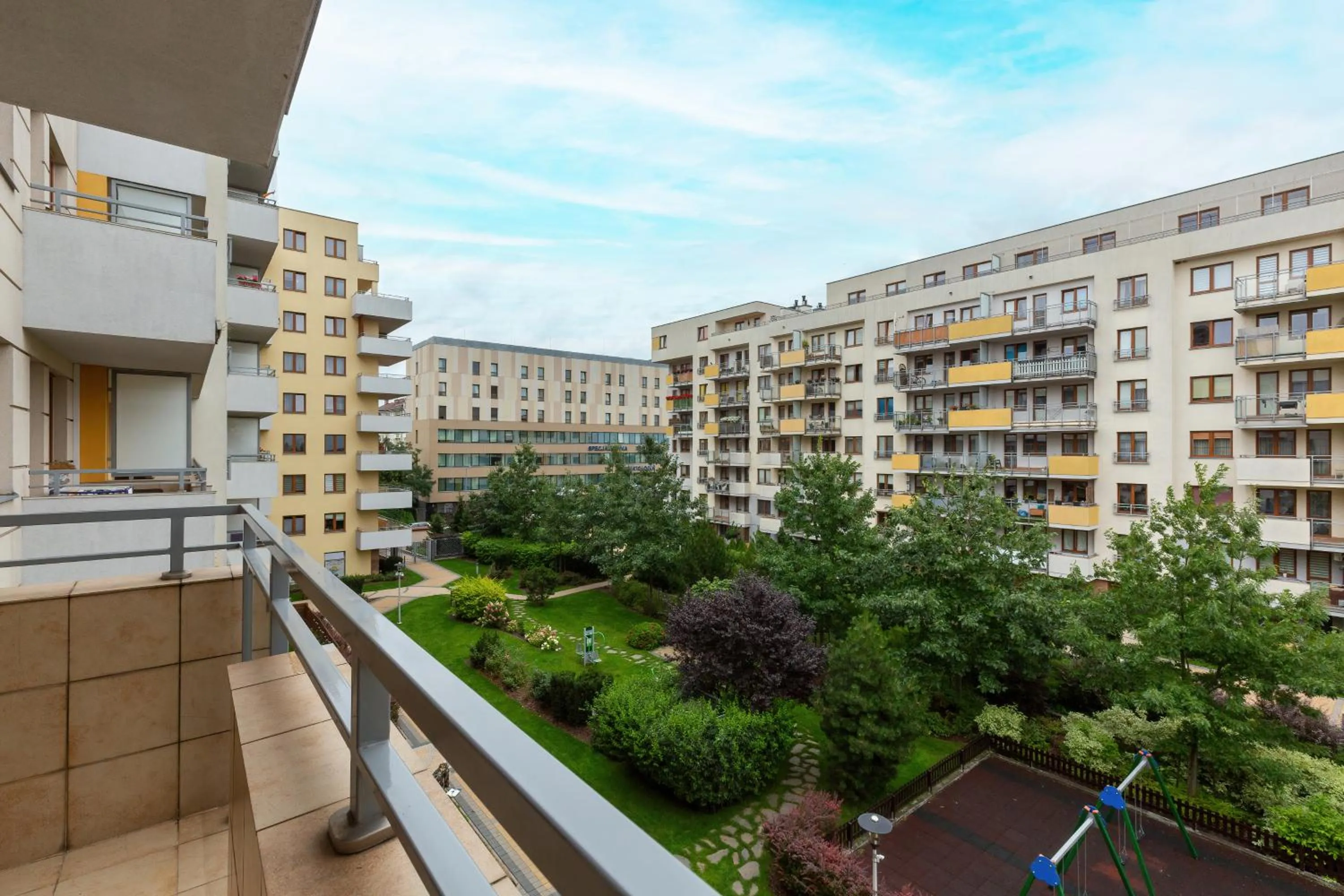 Balcony/Terrace in Atrium Ursus Warsaw Apartments by Noclegi Renters