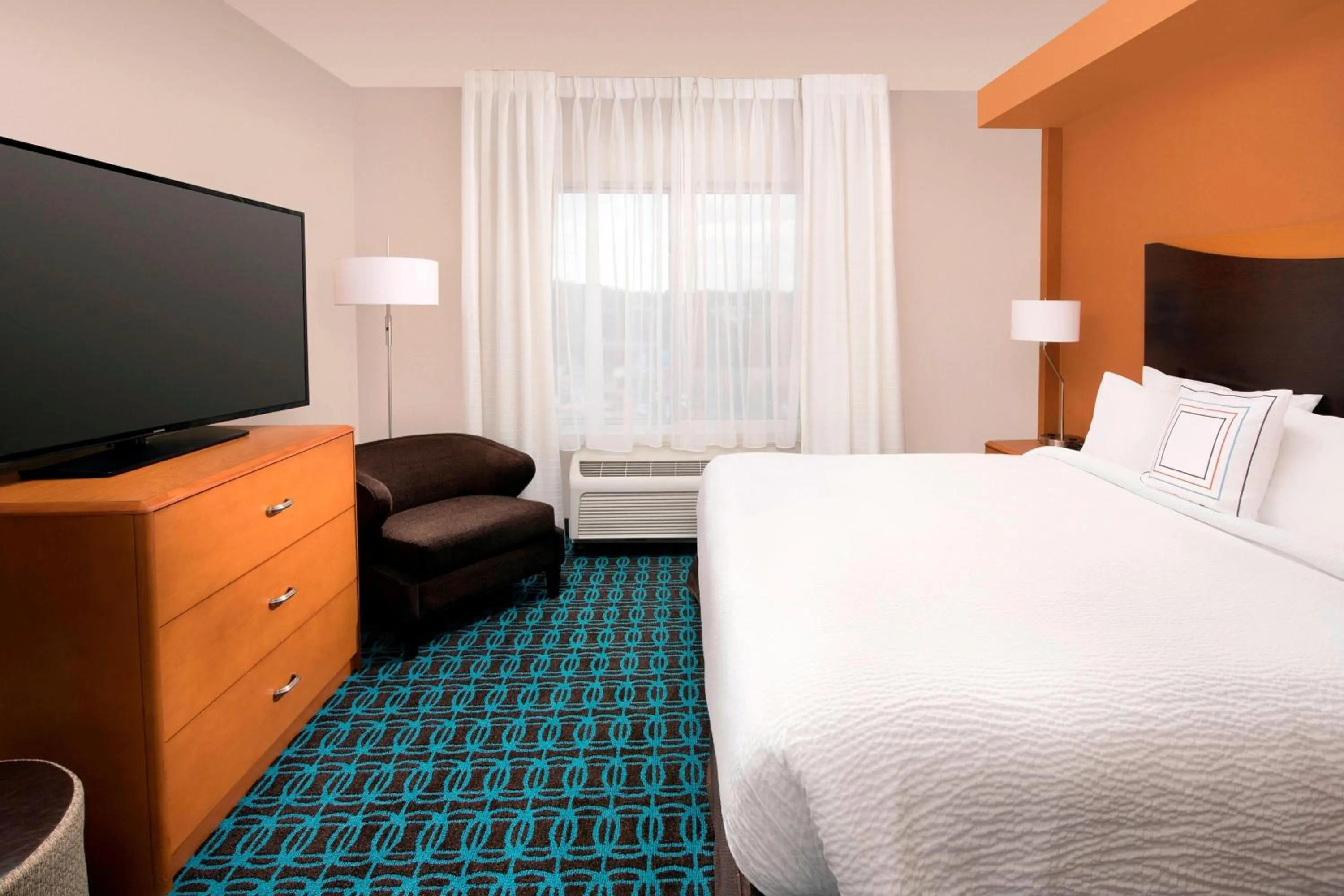 Photo of the whole room, Bed in Fairfield Inn & Suites-Washington DC