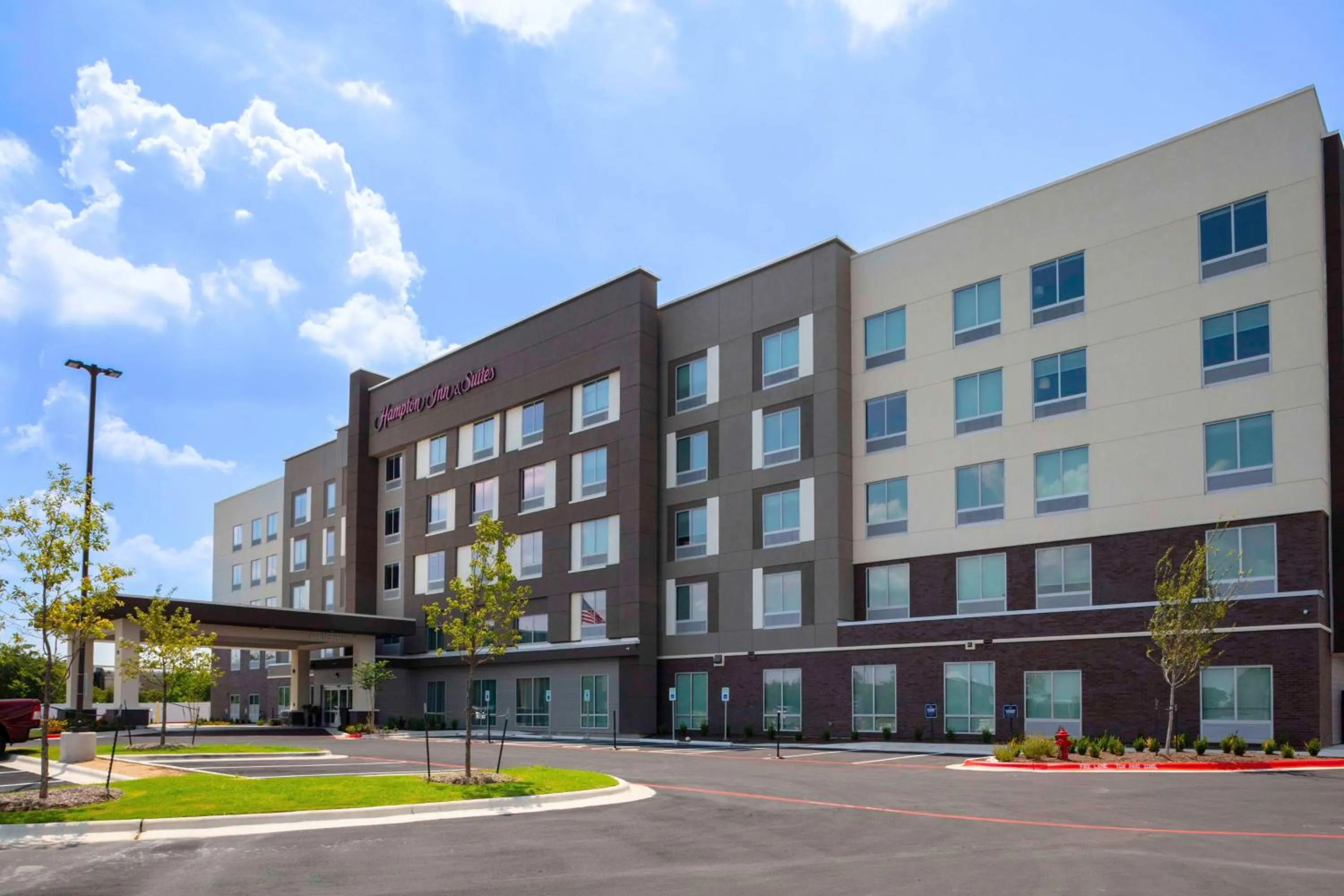 Property building in Hampton Inn & Suites Cedar Park North Austin, Tx