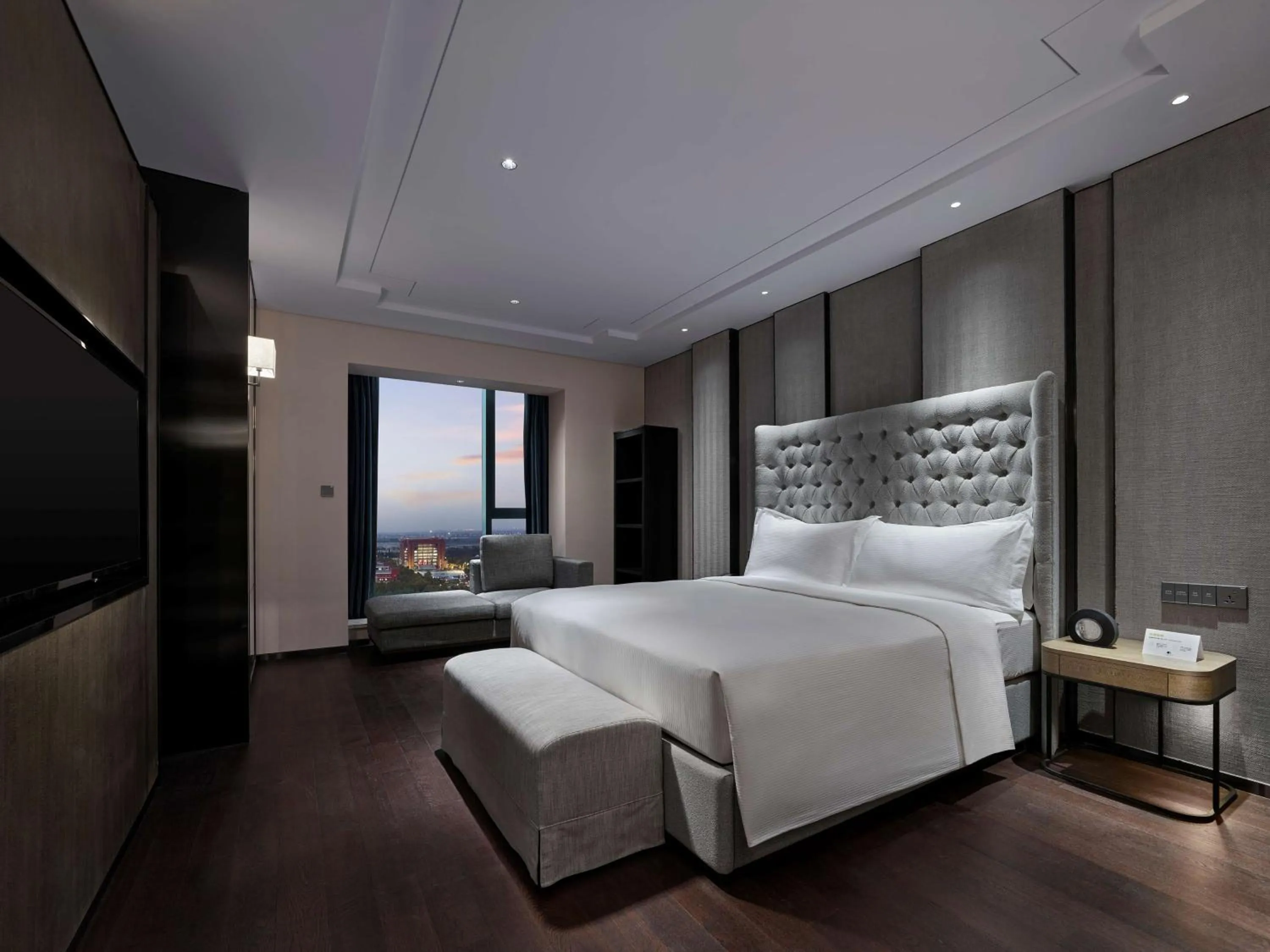 Bedroom, Bed in Doubletree By Hilton Baoding