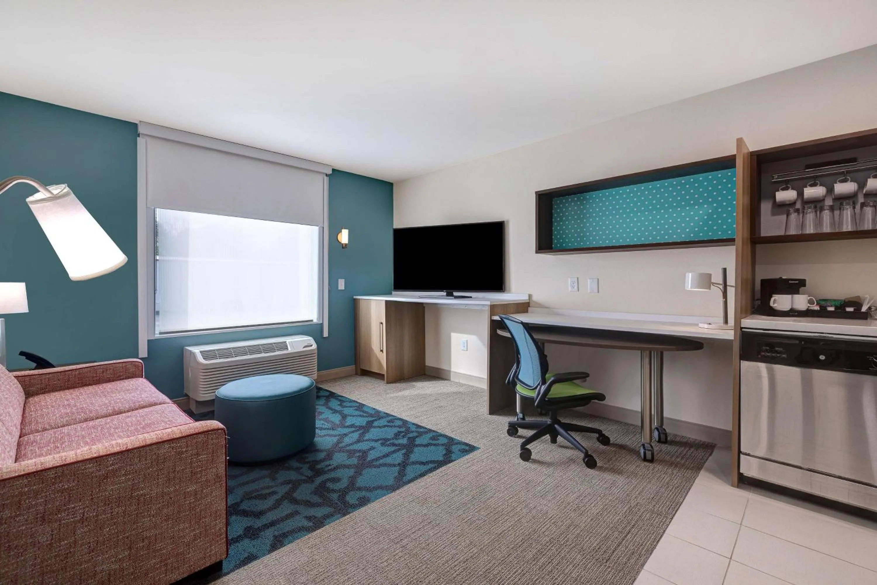 Kitchen or kitchenette in Home2 Suites By Hilton Bryant, Ar