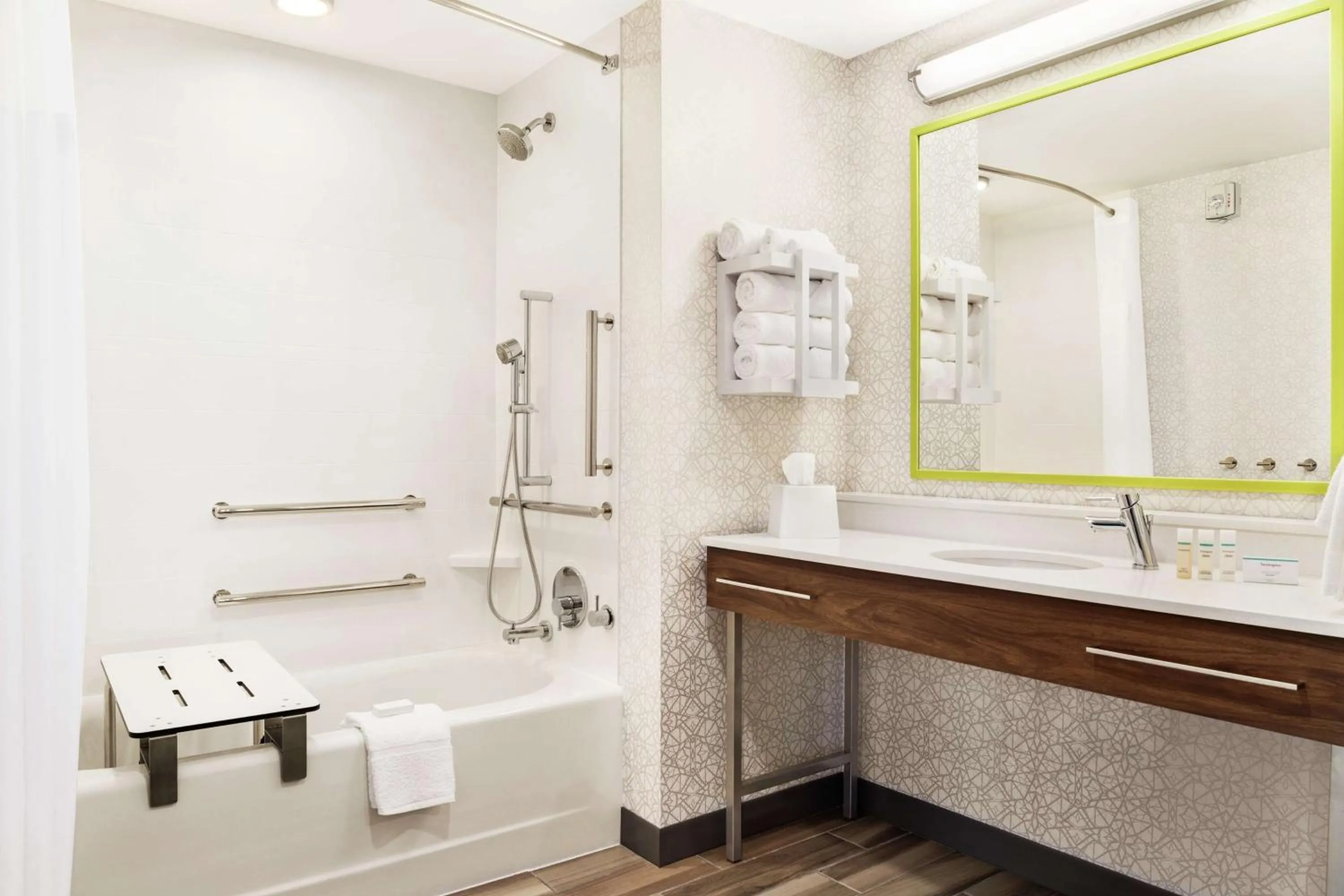 Bathroom in Hampton Inn & Suites Miami, Kendall, Executive Airport