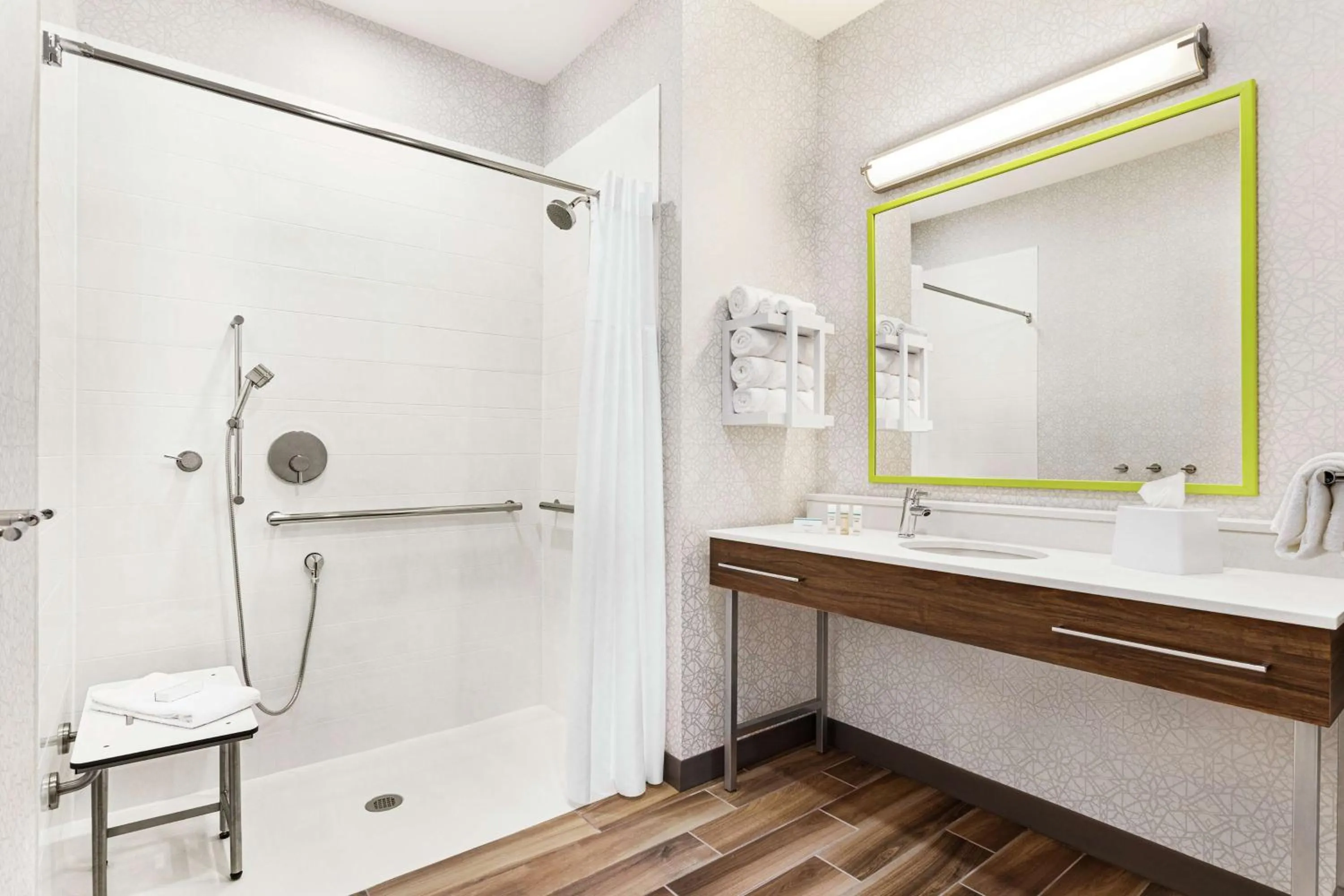 Bathroom in Hampton Inn & Suites Miami, Kendall, Executive Airport