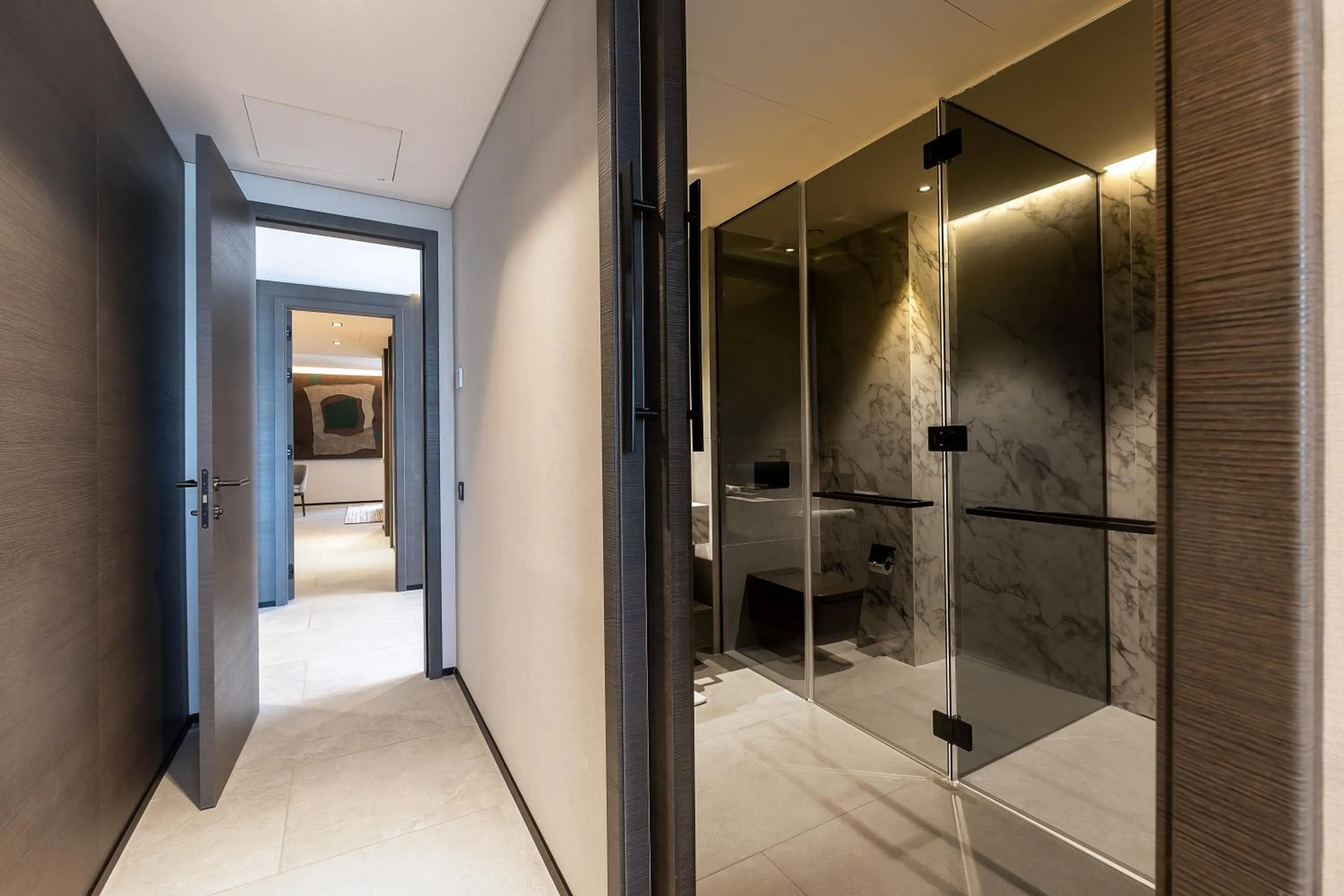 Shower in Noom Hotel Abidjan Plateau