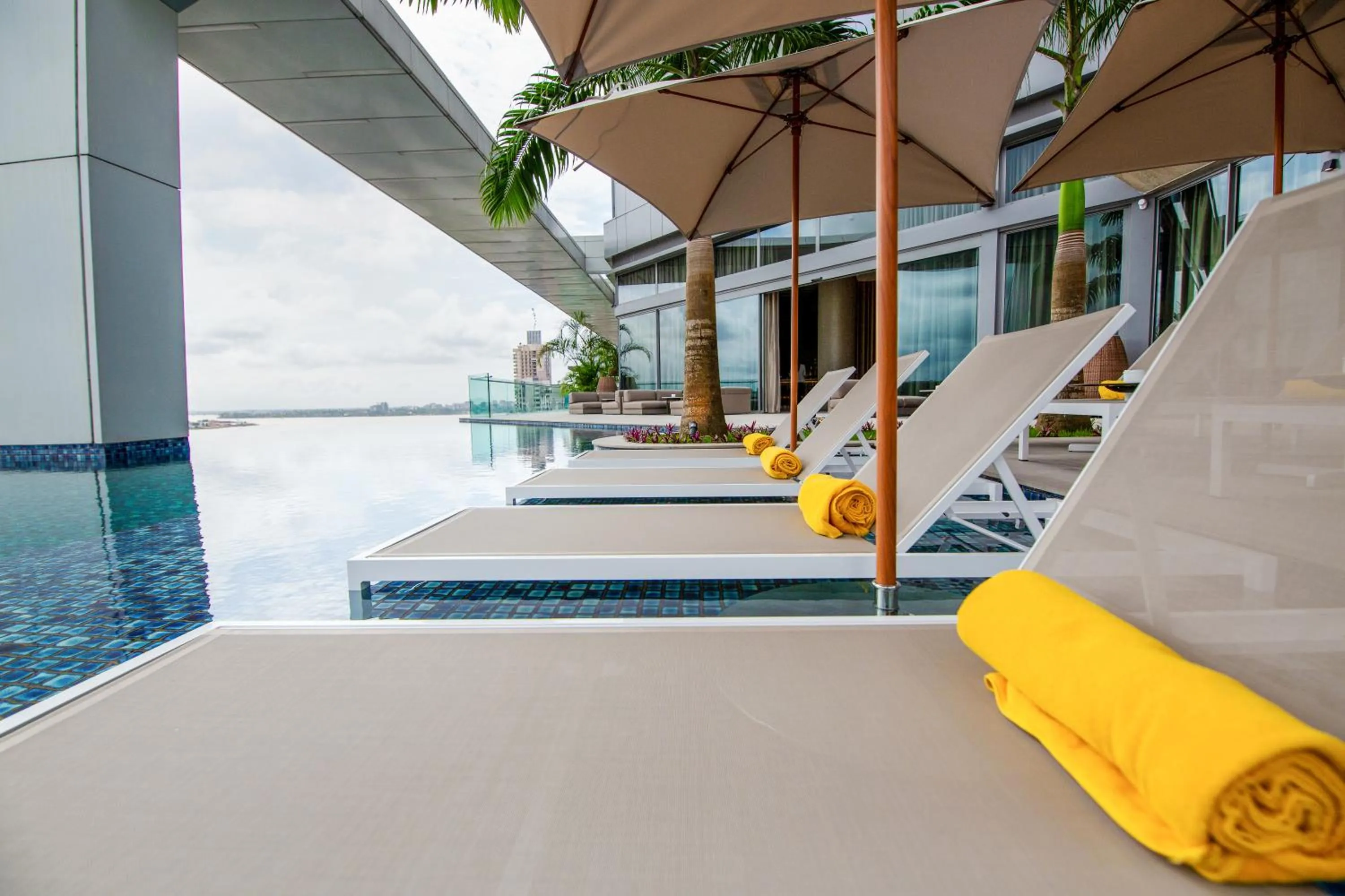 Swimming pool in Noom Hotel Abidjan Plateau