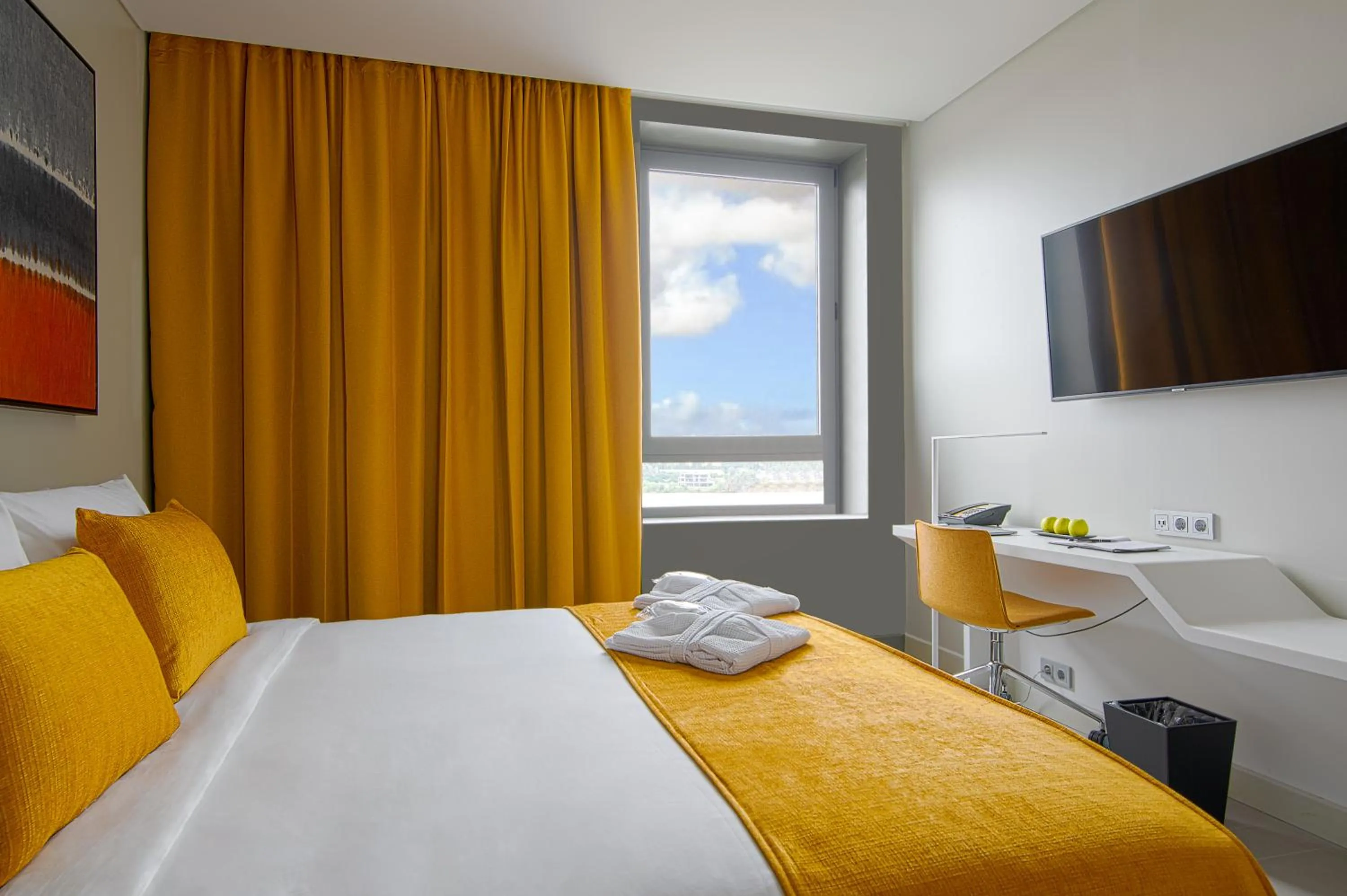 Bird's eye view, Bed in Noom Hotel Abidjan Plateau