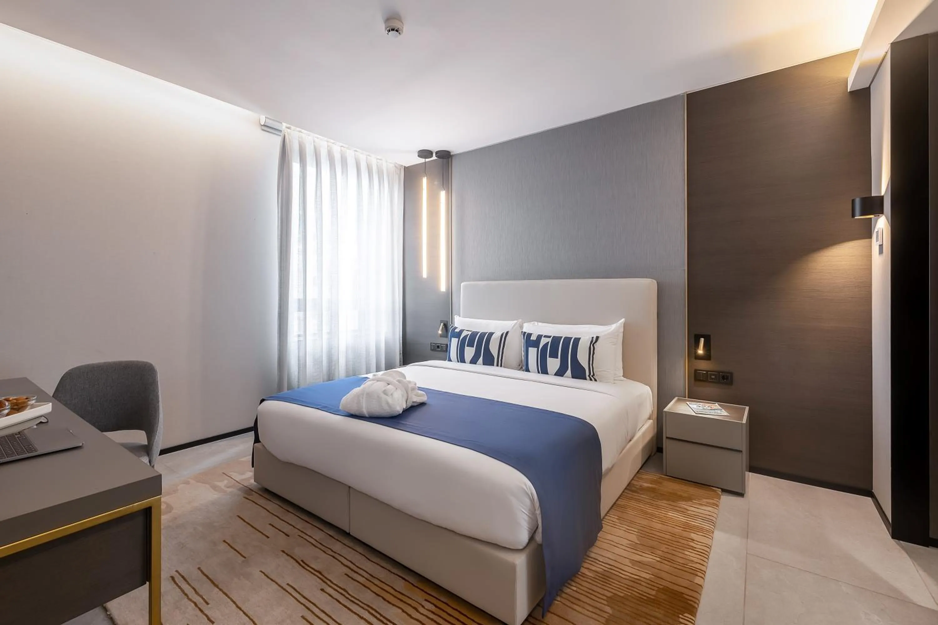 Bed in Noom Hotel Abidjan Plateau