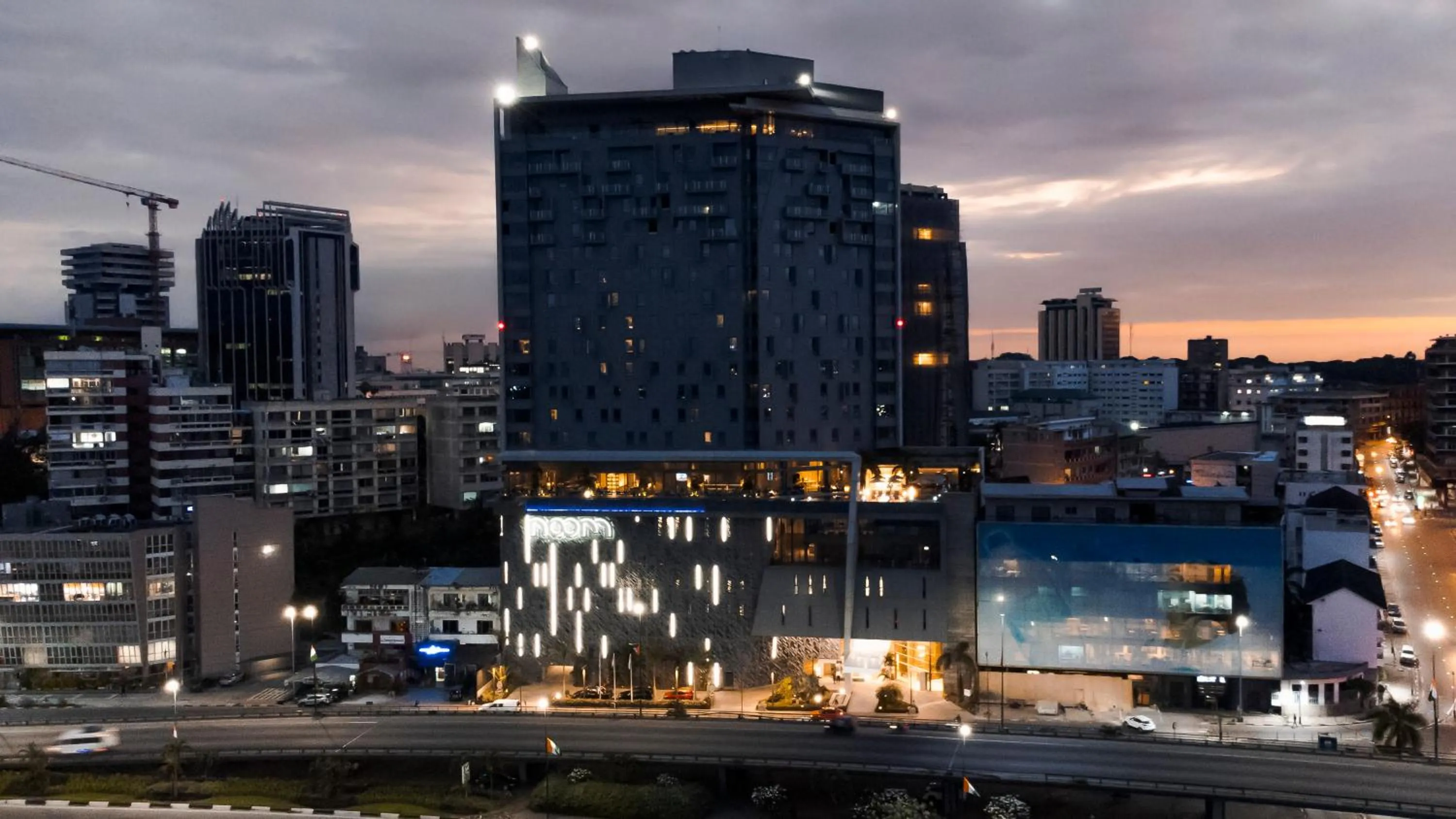 Facade/entrance in Noom Hotel Abidjan Plateau
