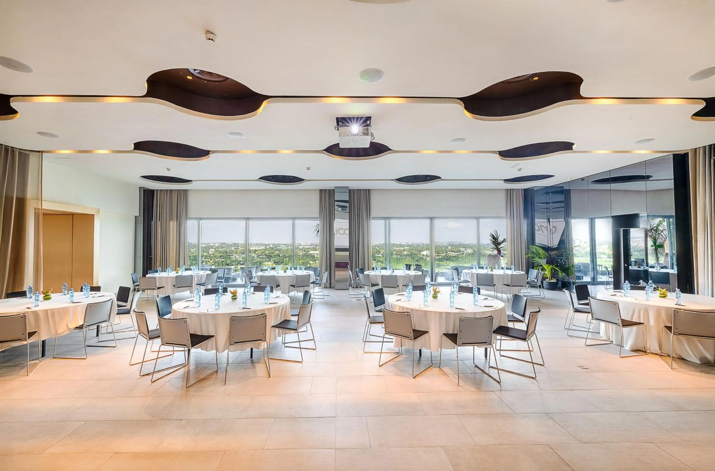 Seating area in Noom Hotel Abidjan Plateau