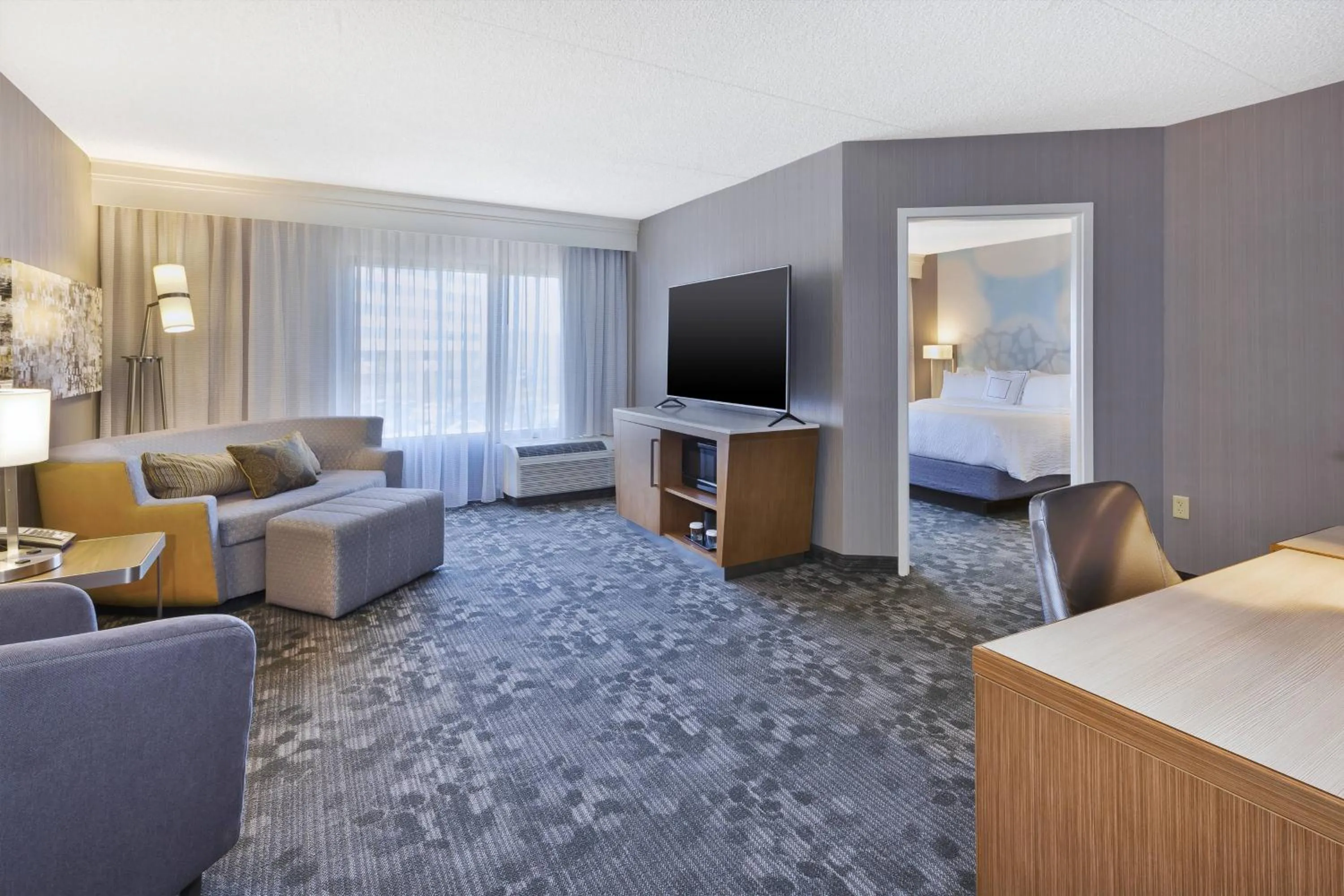 Living room, Bed in Courtyard by Marriott Secaucus Meadowlands