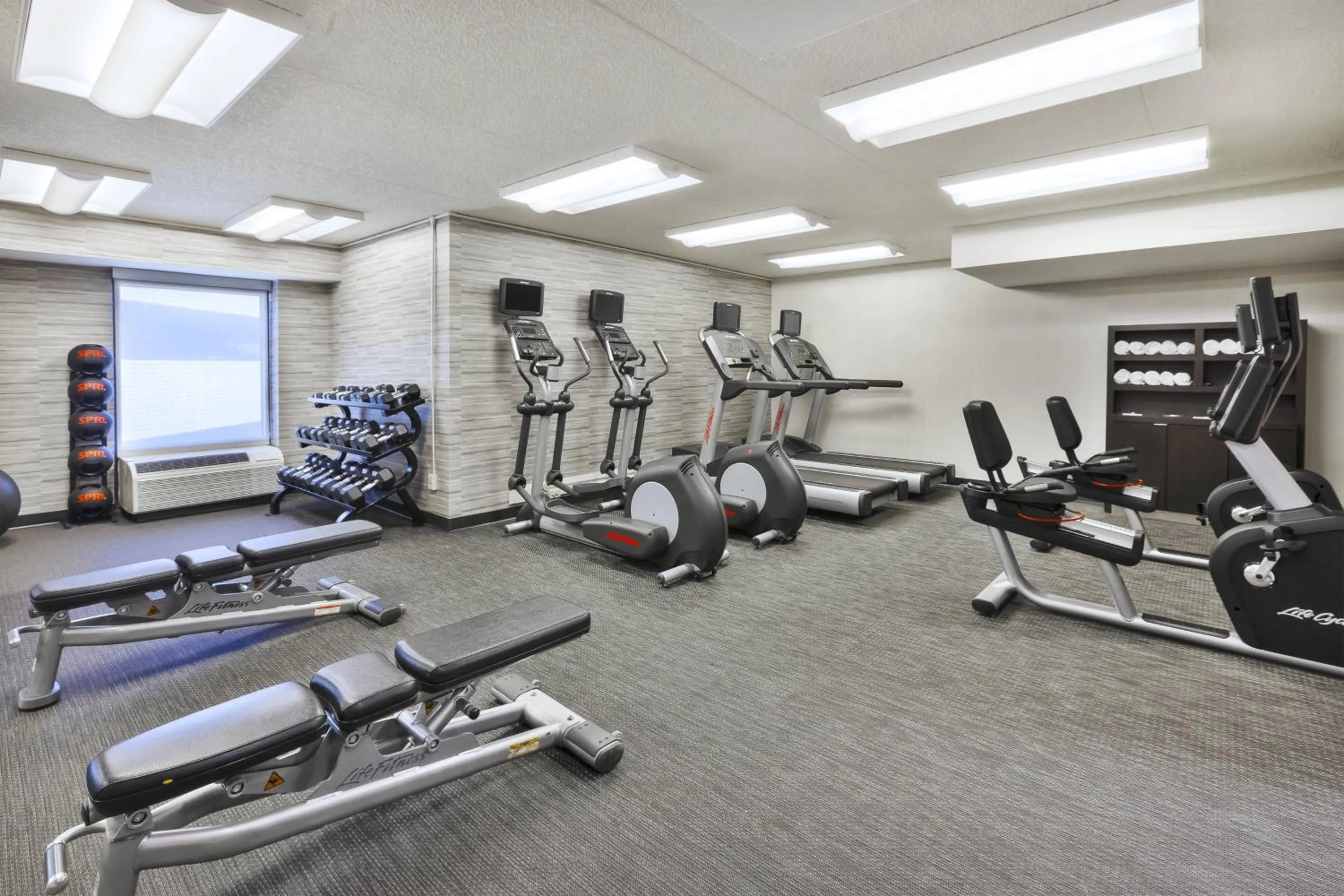 Fitness centre/facilities in Courtyard by Marriott Secaucus Meadowlands