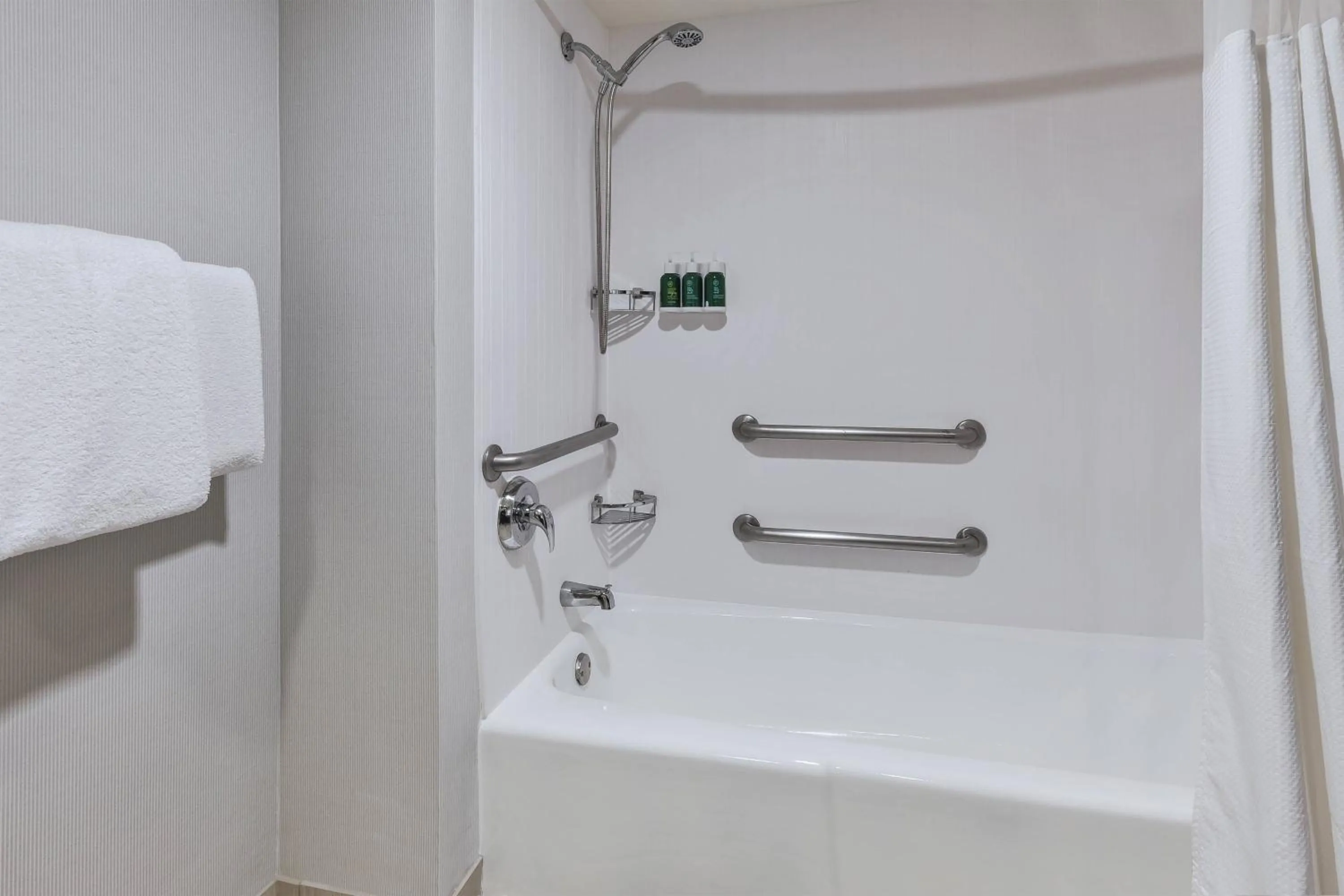 Bathroom in Courtyard by Marriott Secaucus Meadowlands