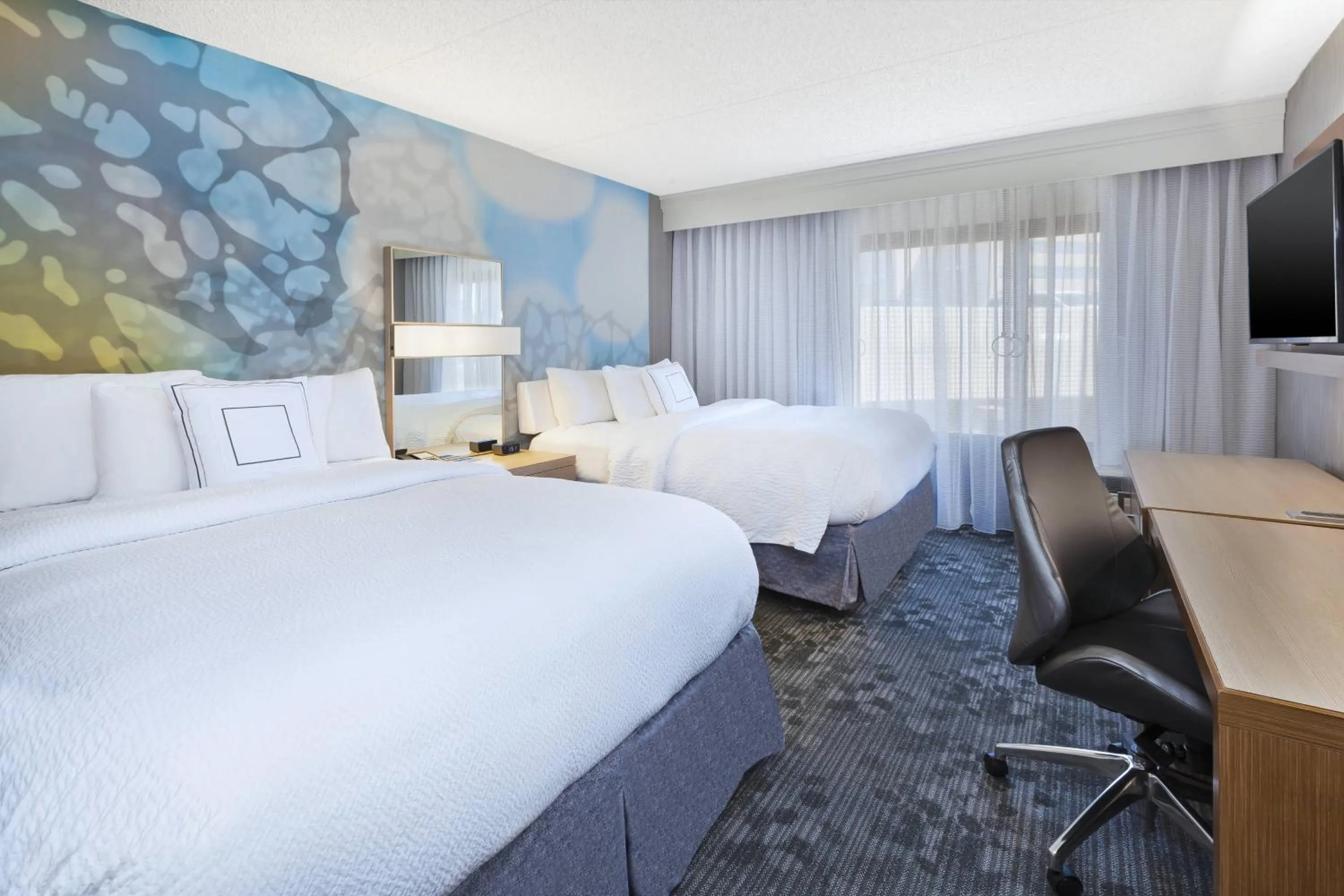 Photo of the whole room, Bed in Courtyard by Marriott Secaucus Meadowlands