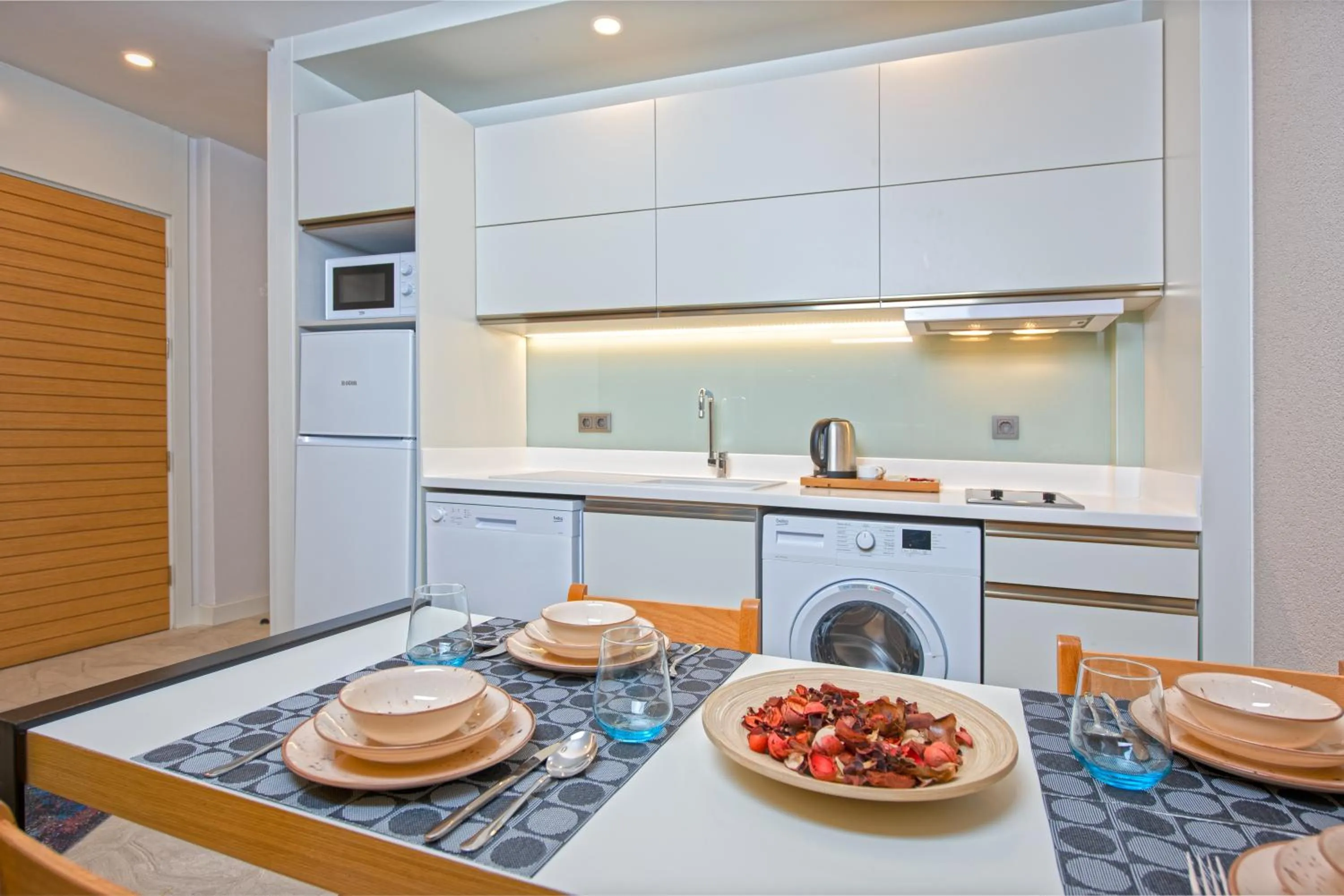 Coffee/tea facilities in A Suite Side