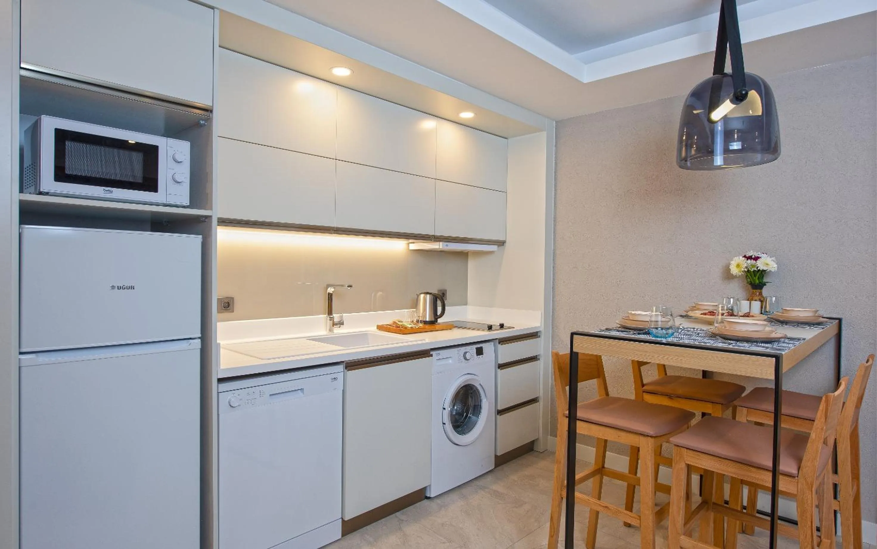 Coffee/tea facilities in A Suite Side