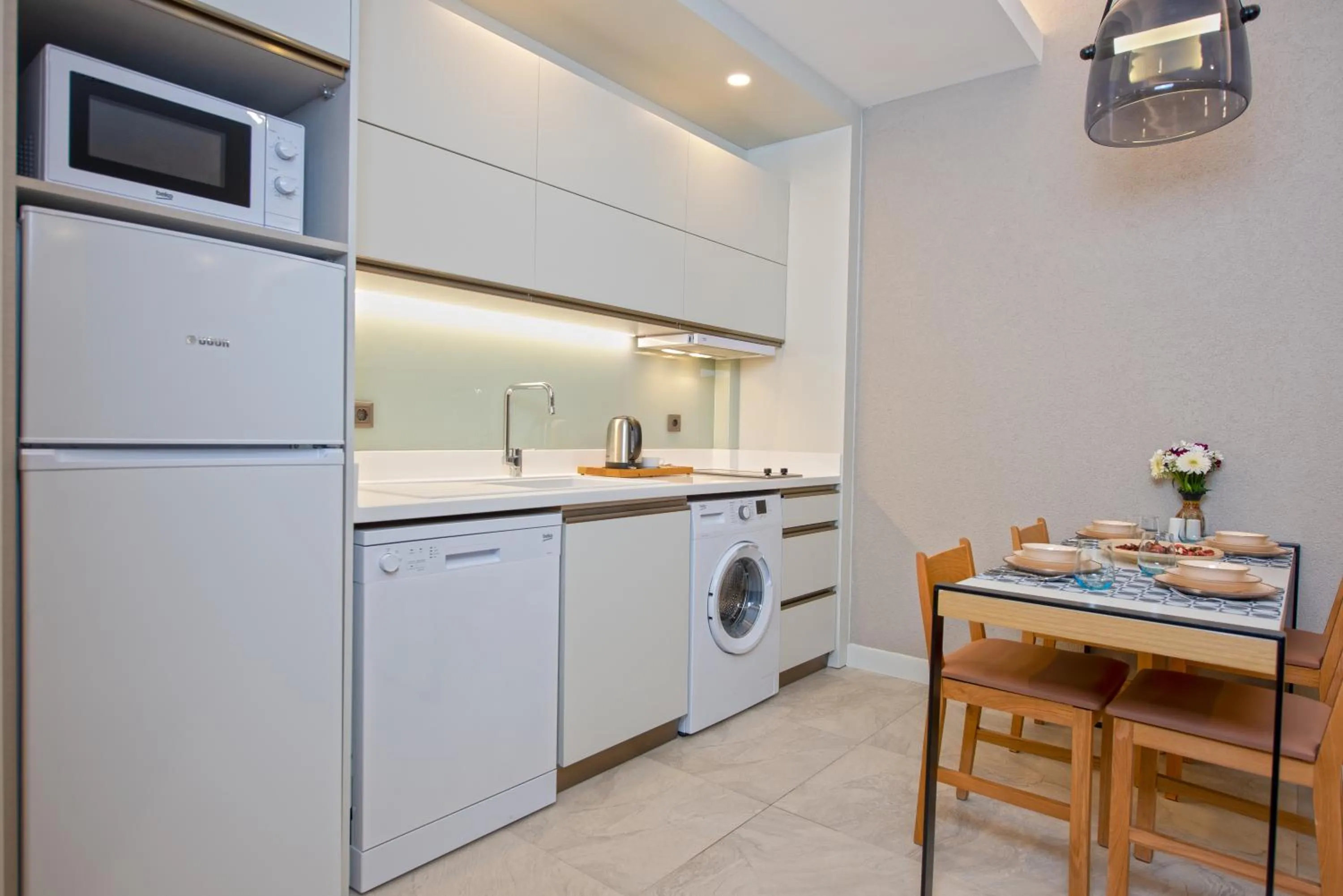 Kitchen or kitchenette in A Suite Side