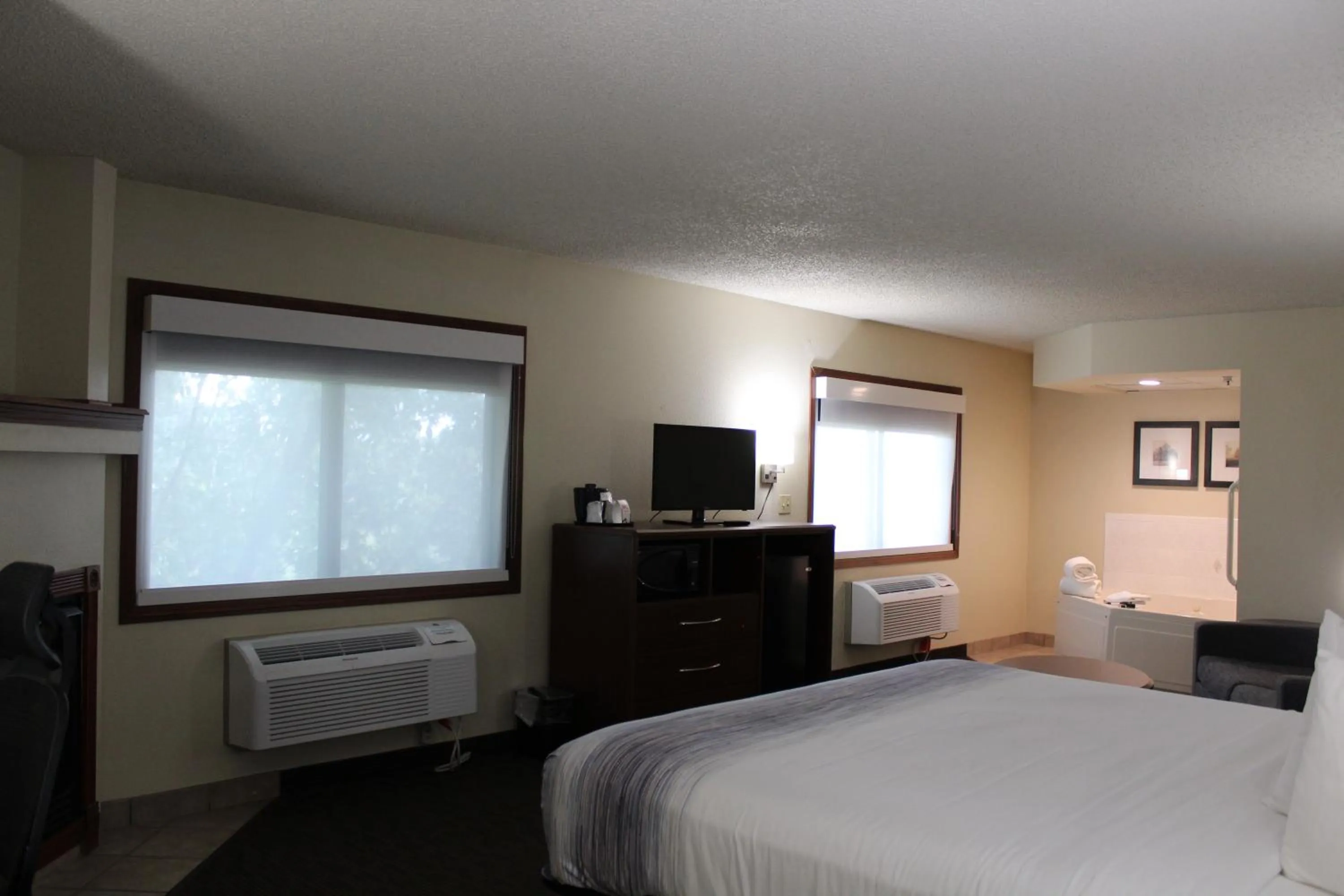 Bed in AmericInn by Wyndham Windsor Ft. Collins